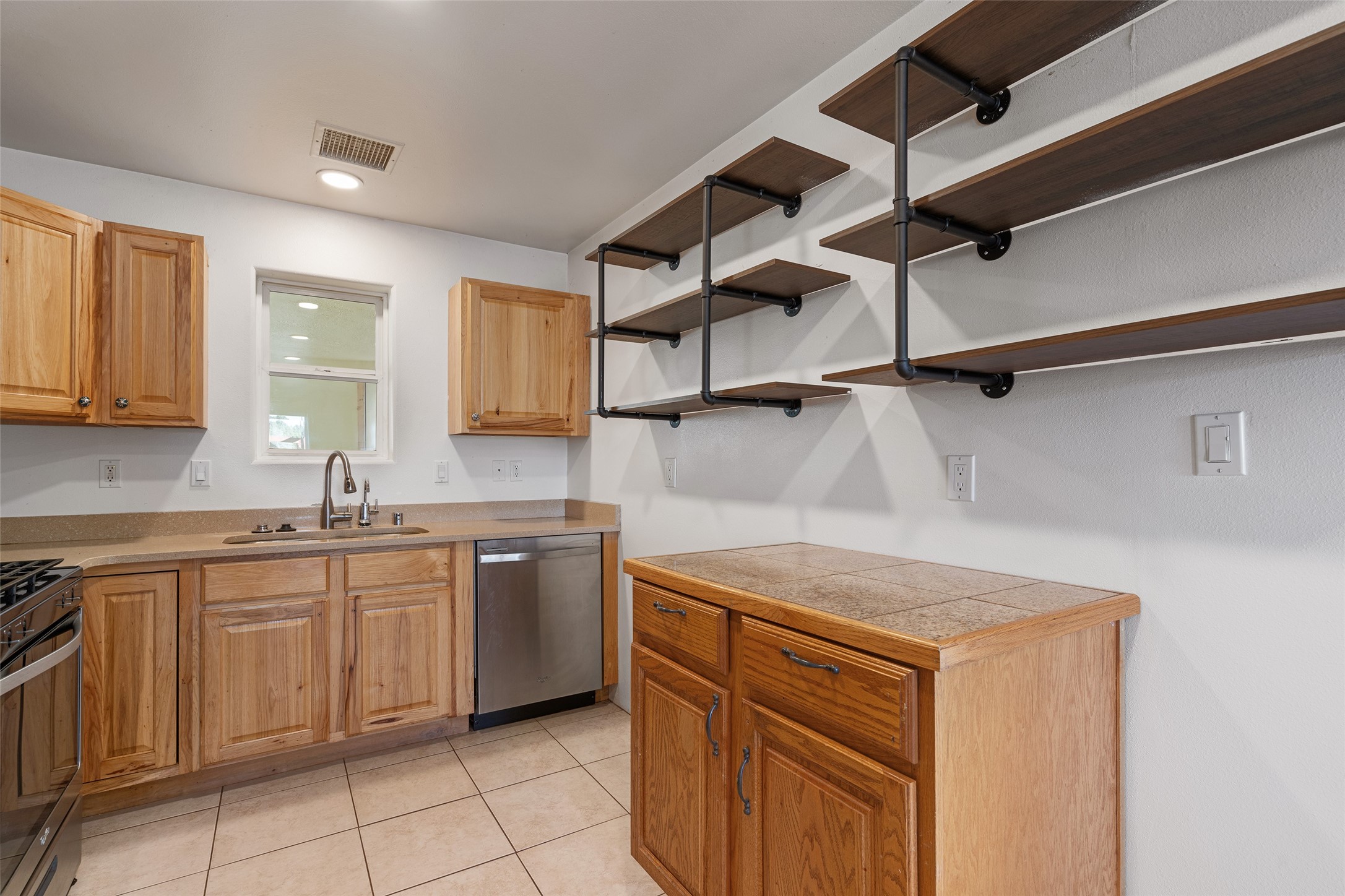 166 Frontage Rd 2116