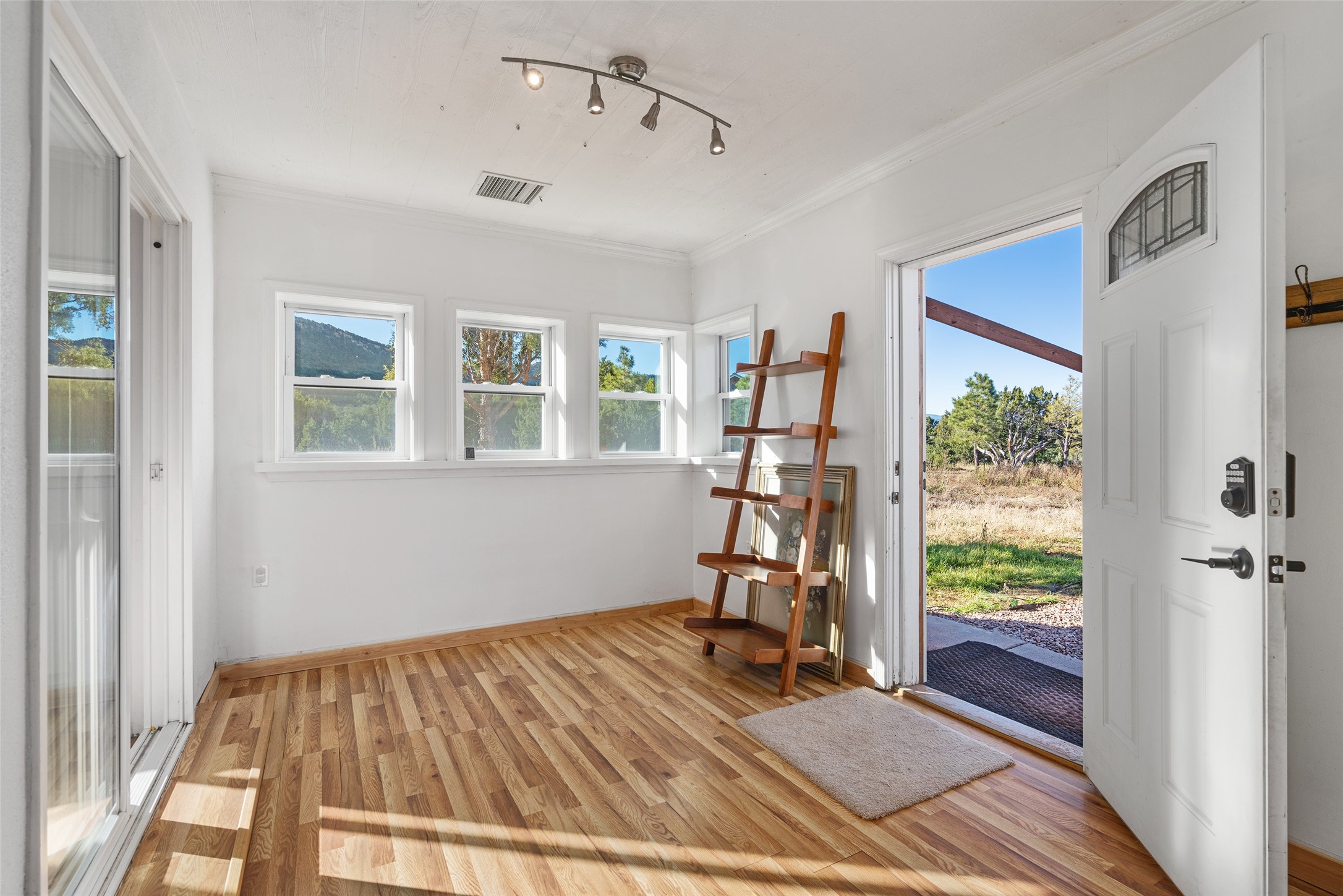 166 Frontage Rd 2116