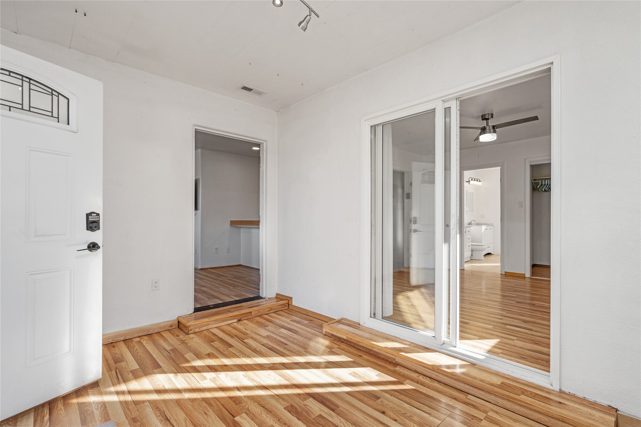 166 Frontage Rd 2116