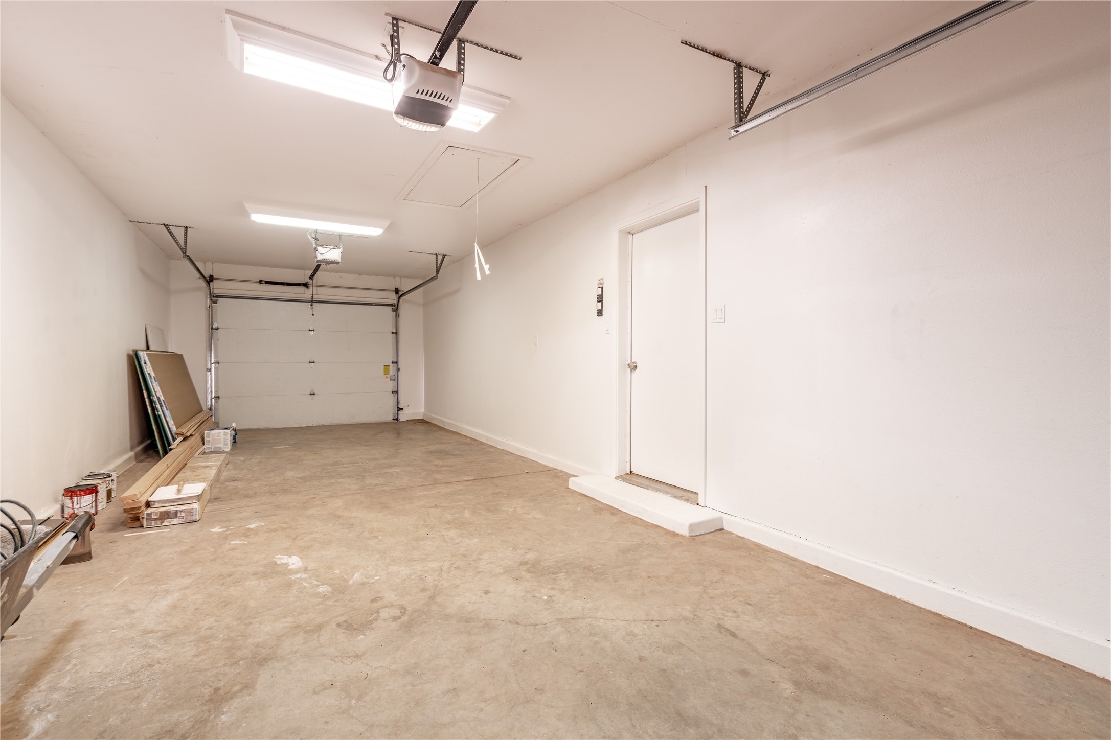 166 Frontage Rd 2116