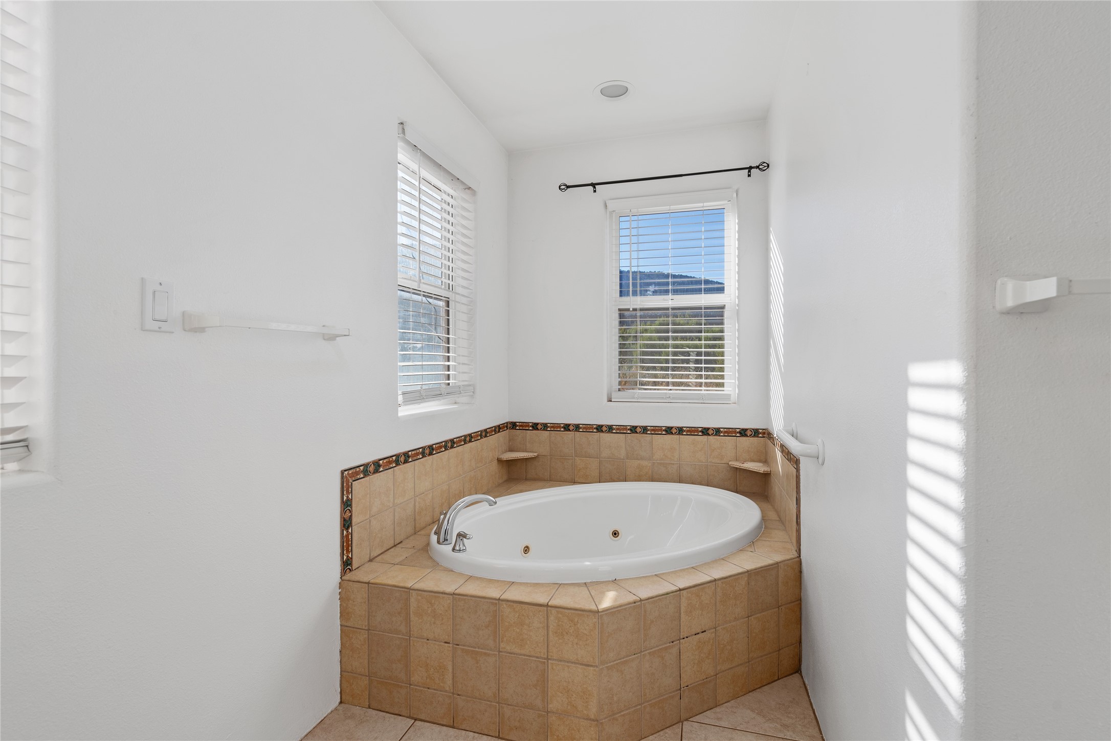 166 Frontage Rd 2116