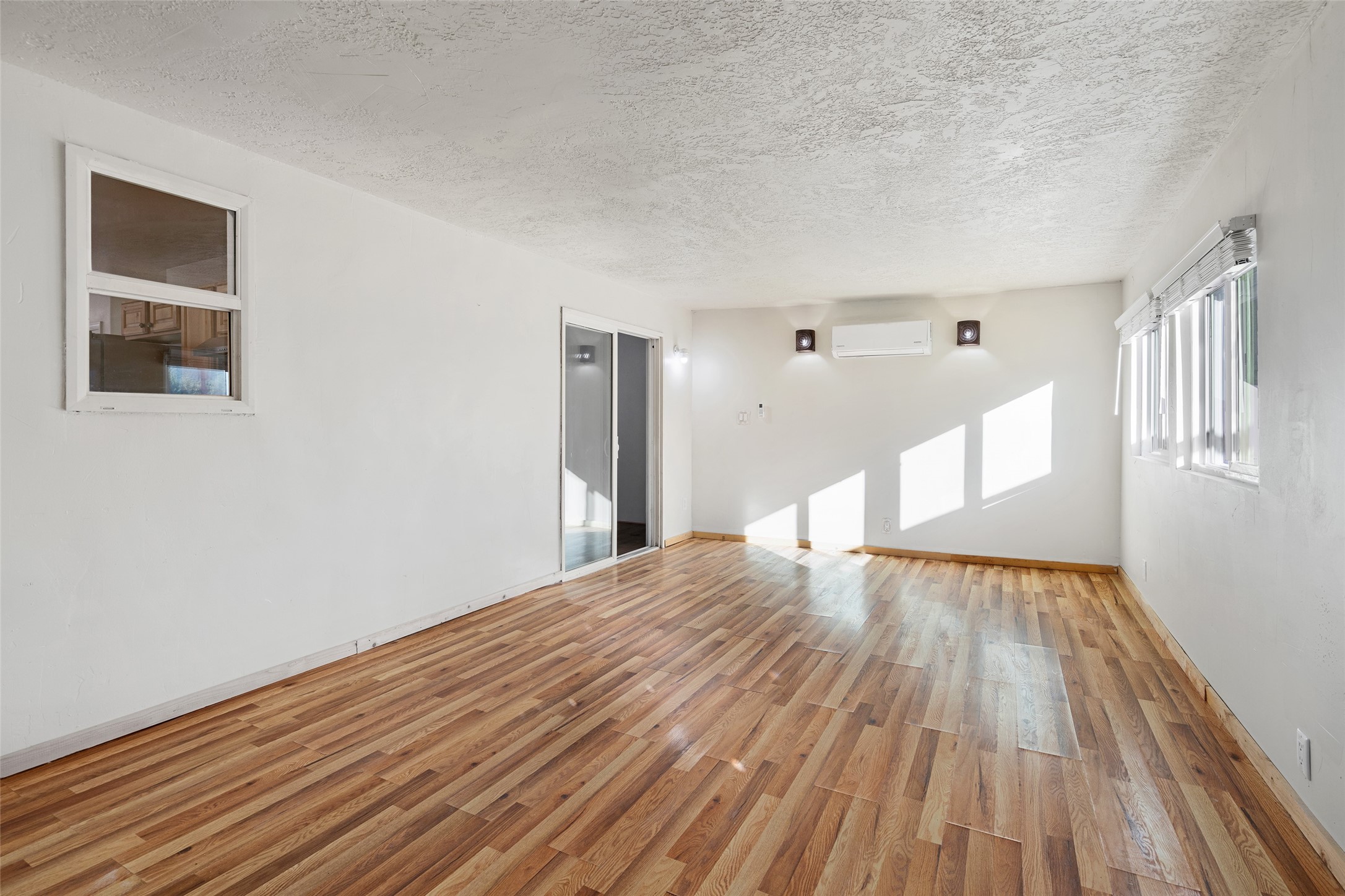 166 Frontage Rd 2116