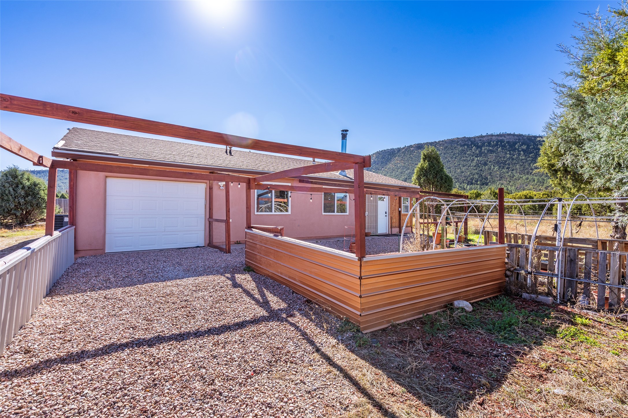 166 Frontage Rd 2116