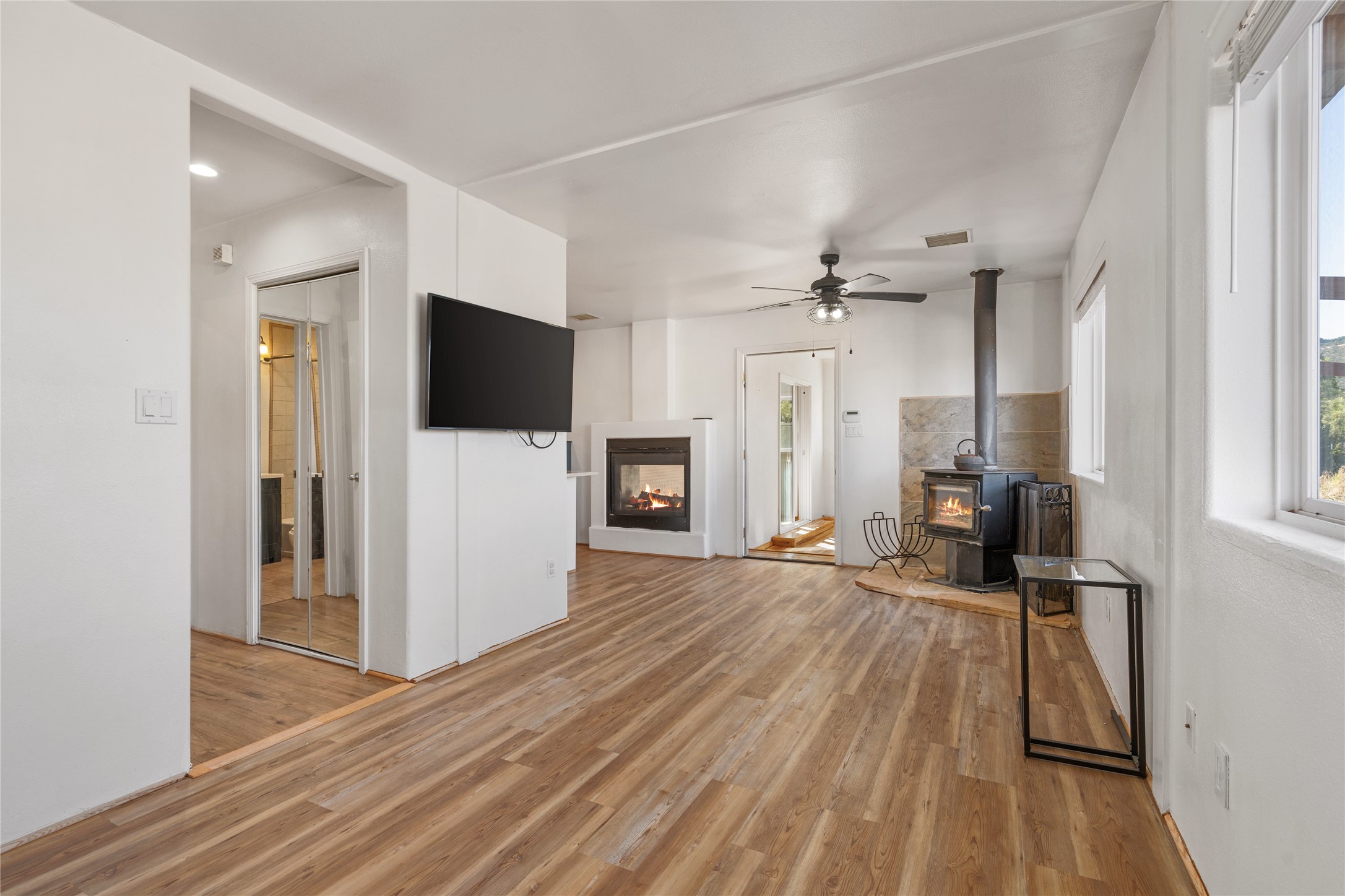 166 Frontage Rd 2116