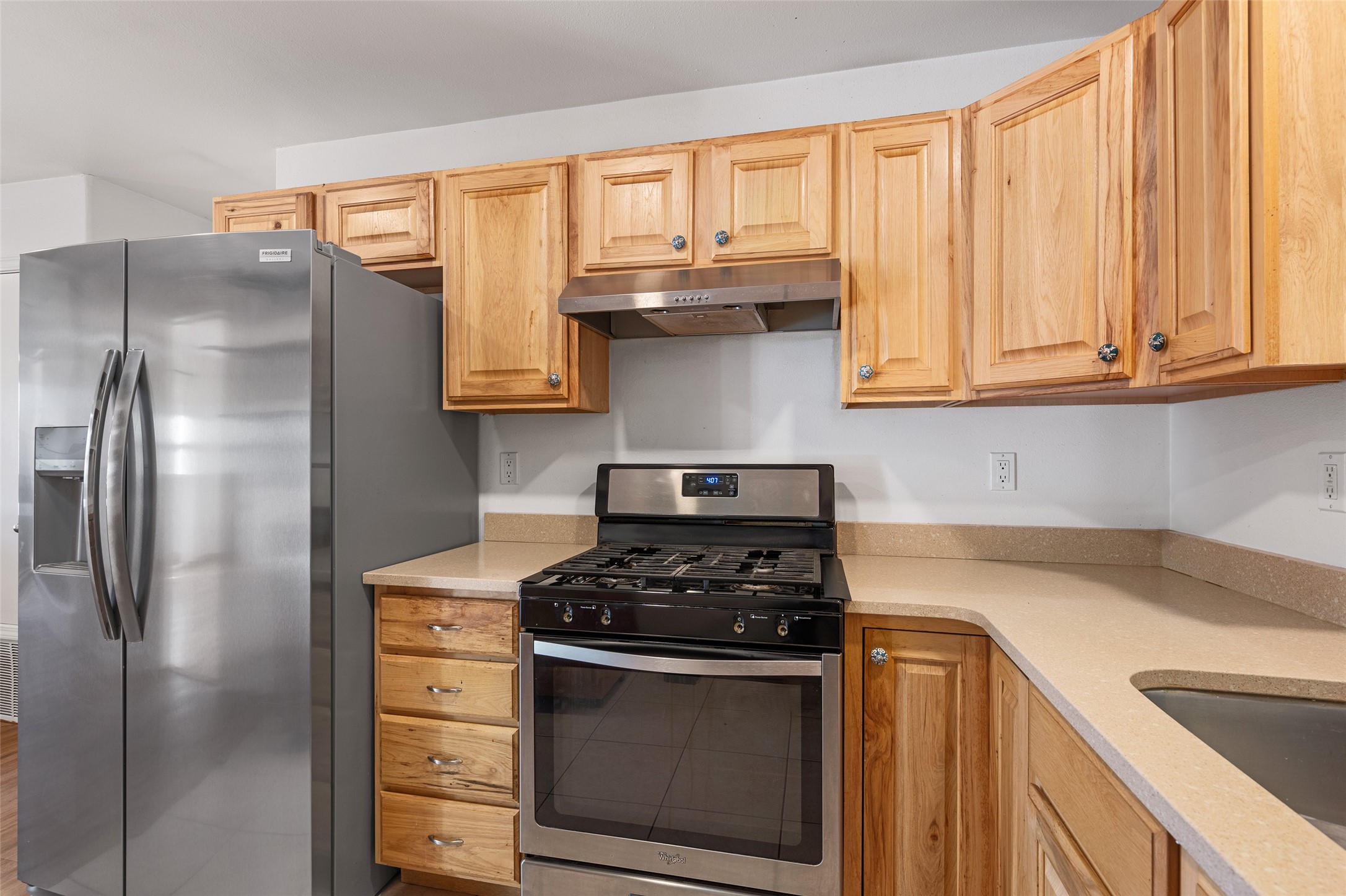 166 Frontage Rd 2116