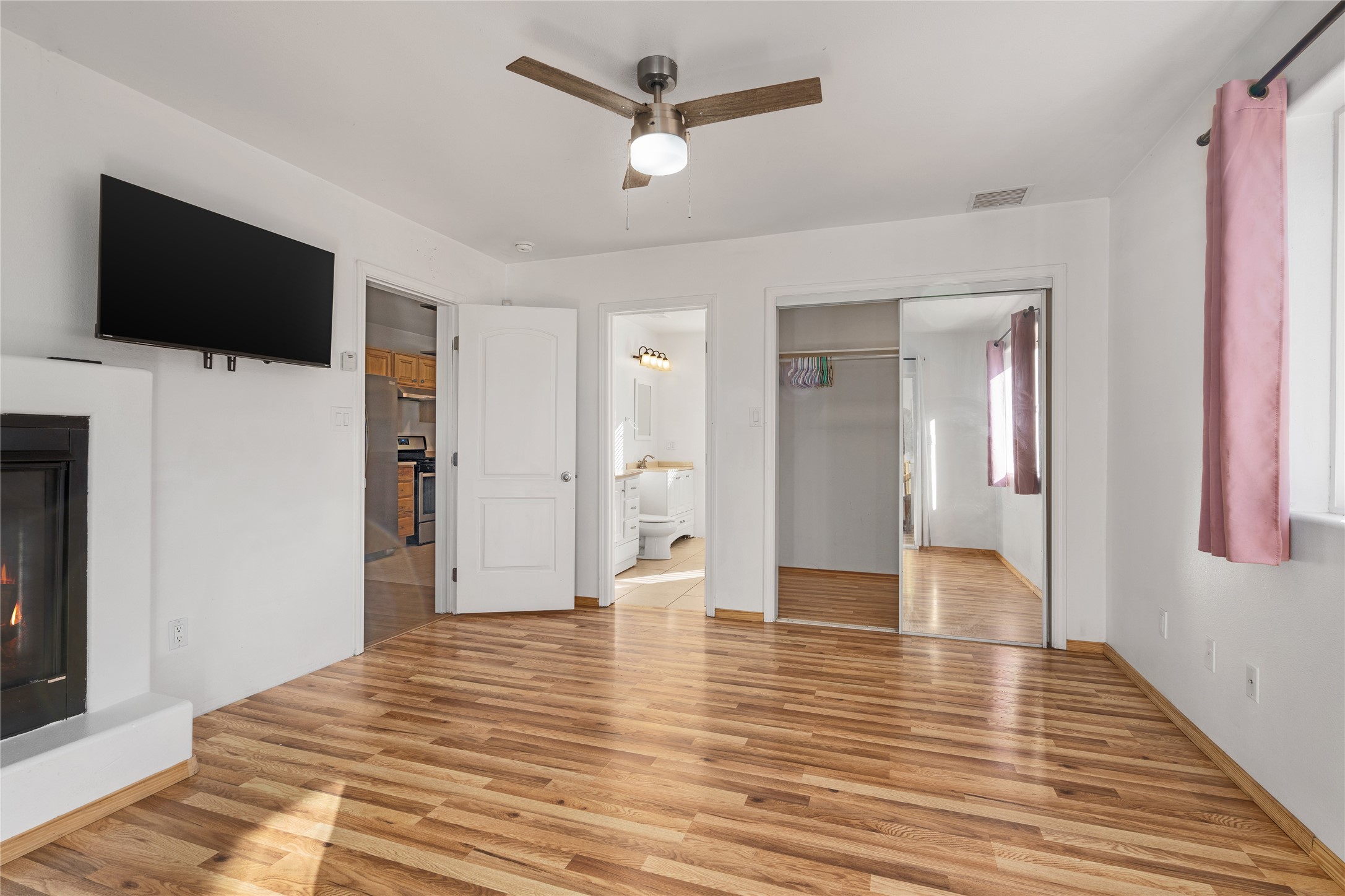 166 Frontage Rd 2116