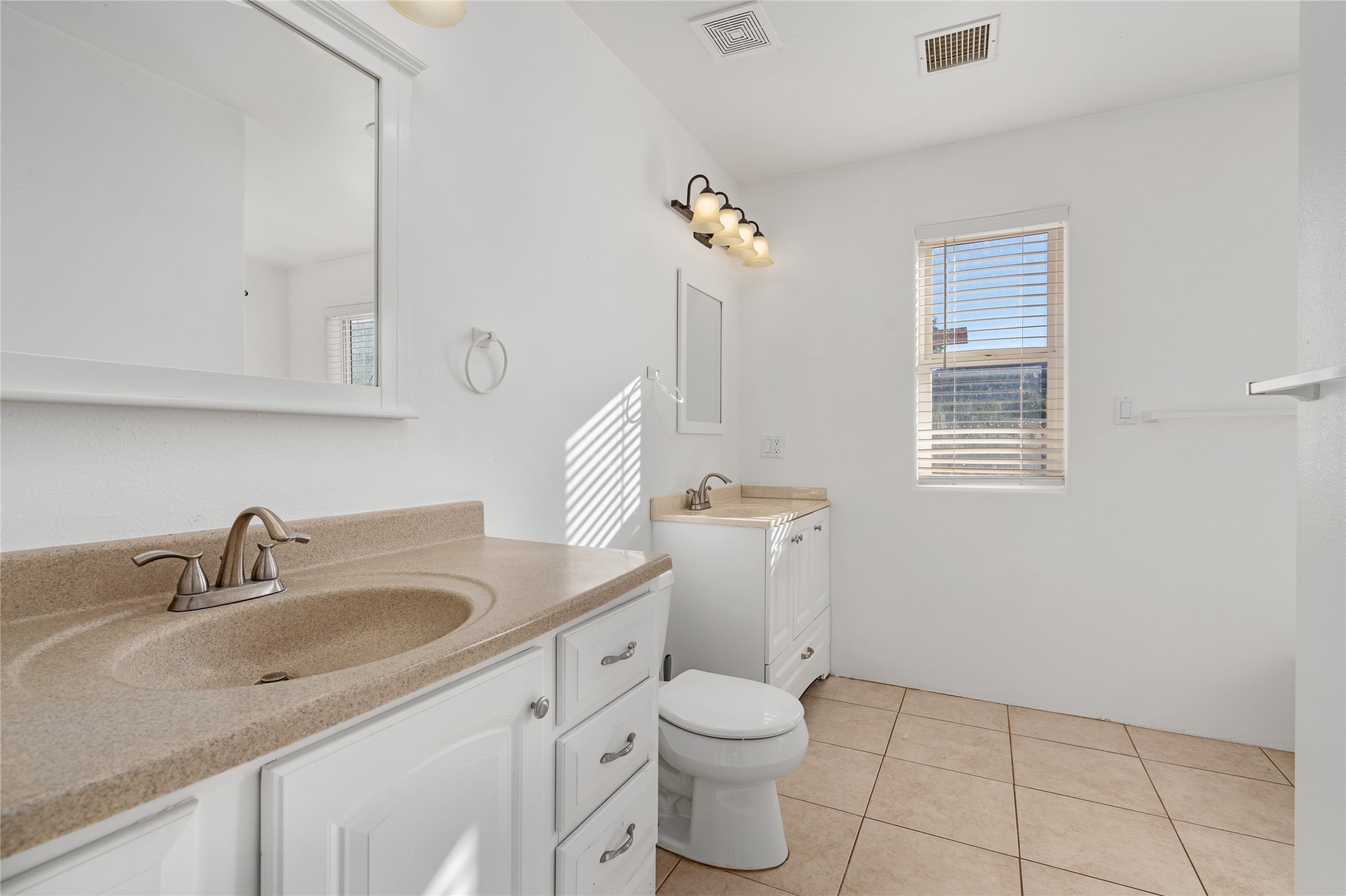 166 Frontage Rd 2116