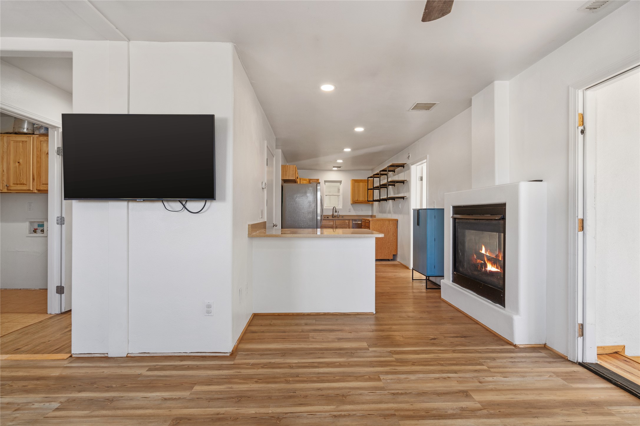 166 Frontage Rd 2116