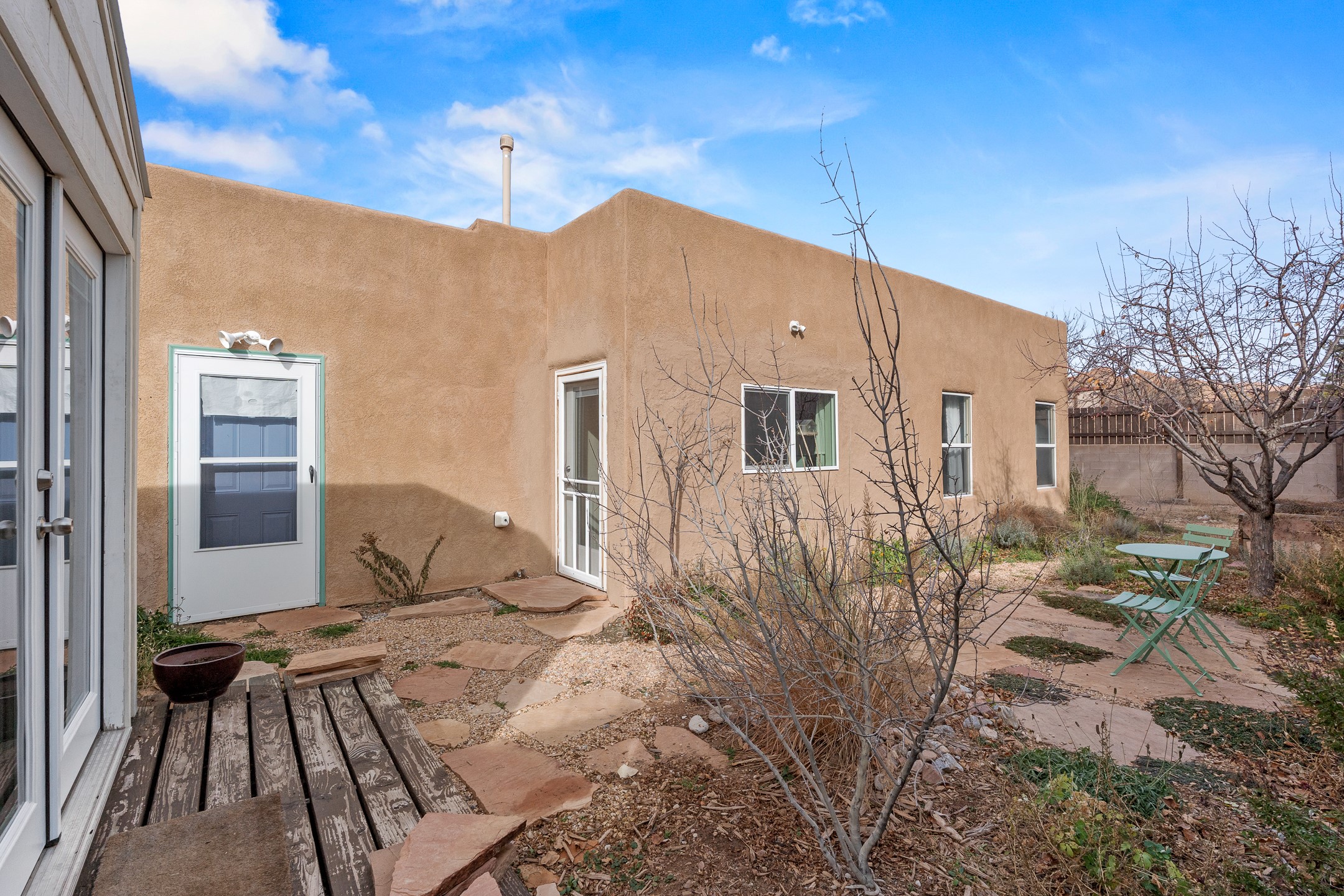 6927 Golden Mesa