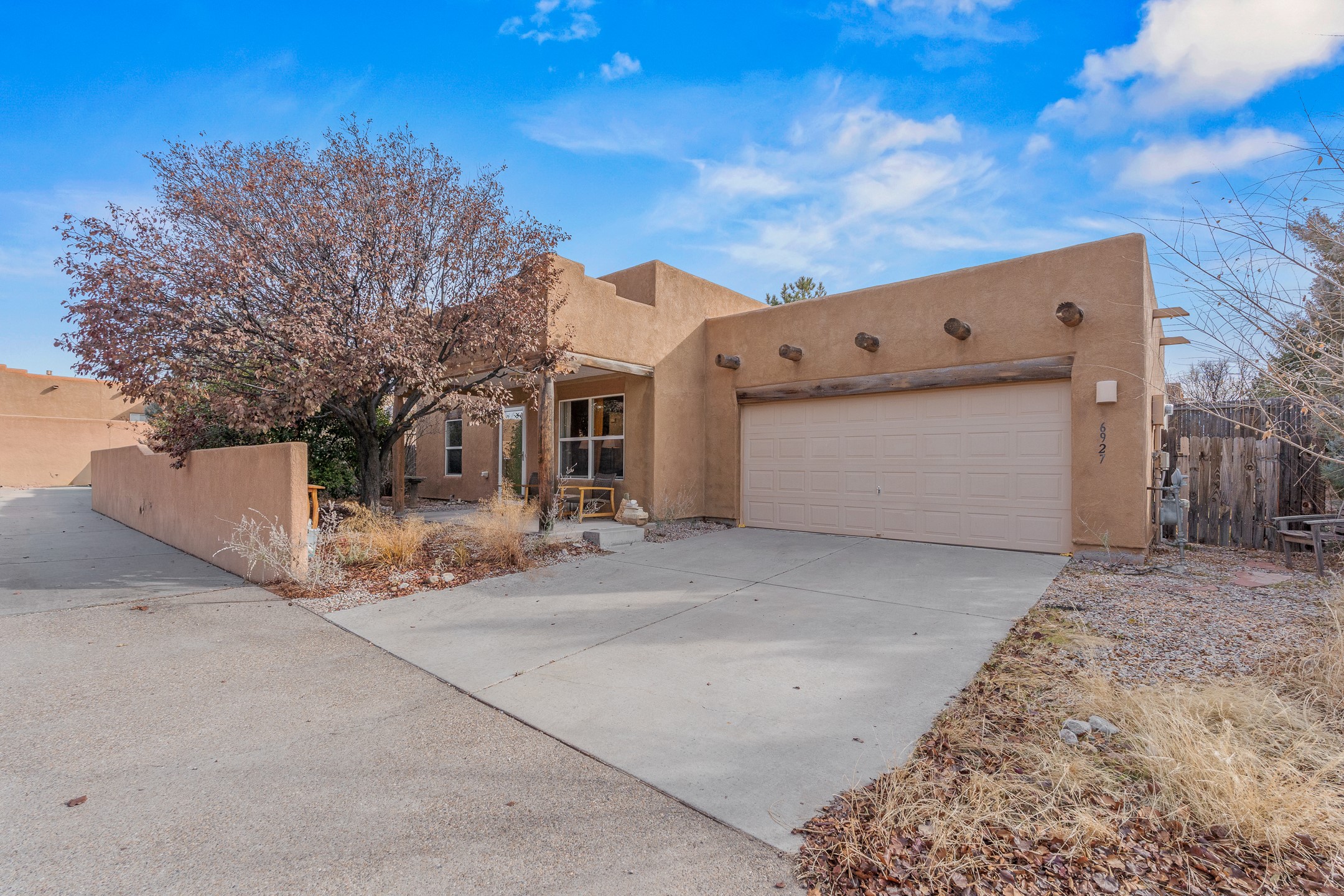 6927 Golden Mesa