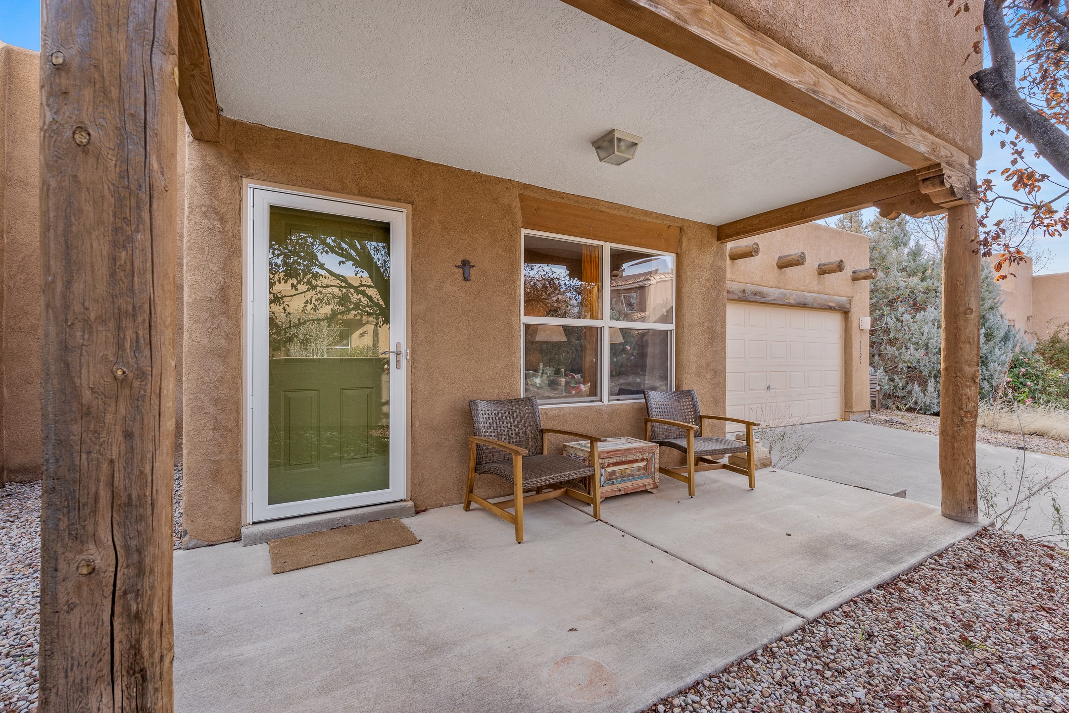 6927 Golden Mesa