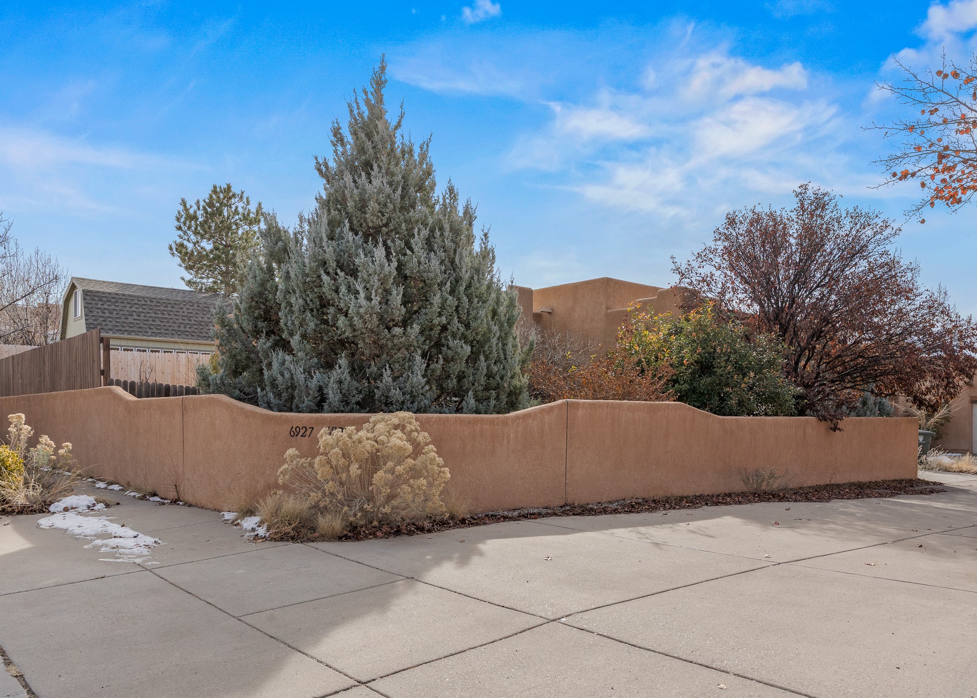 6927 Golden Mesa