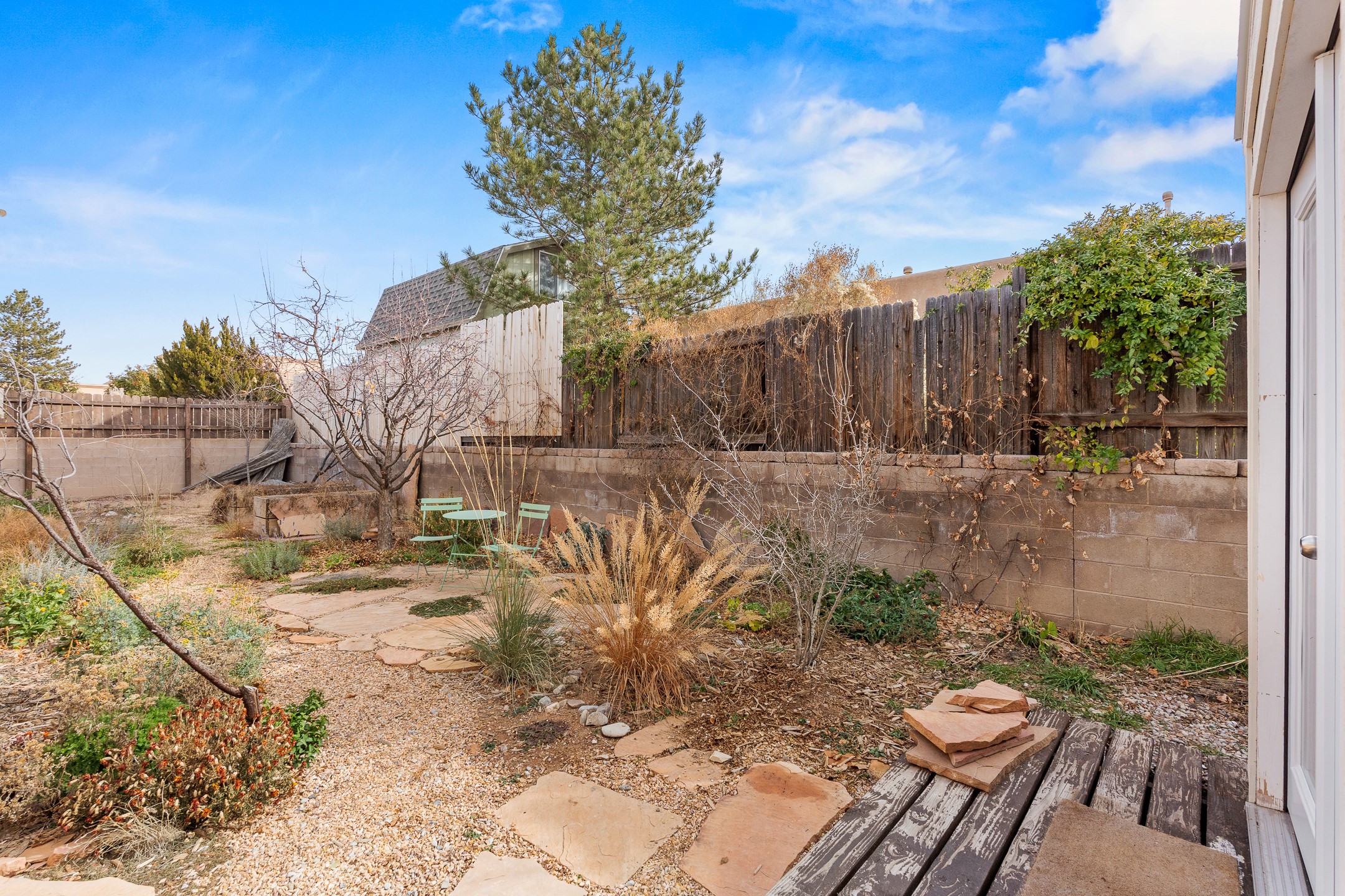 6927 Golden Mesa