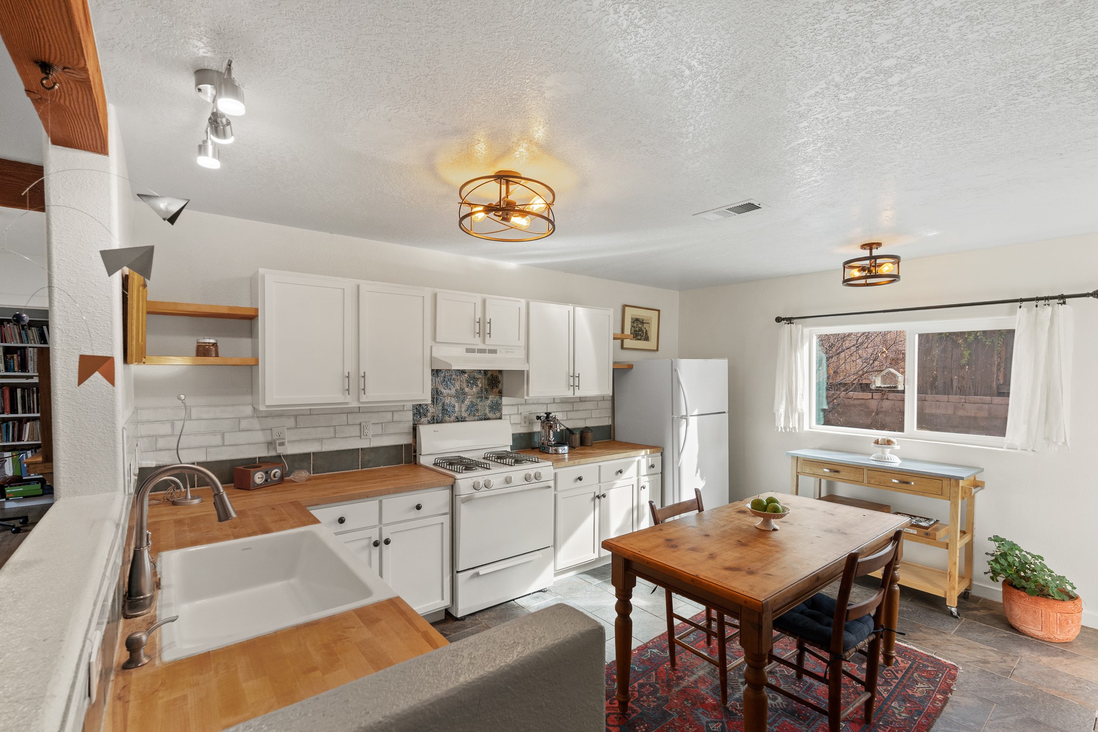 6927 Golden Mesa