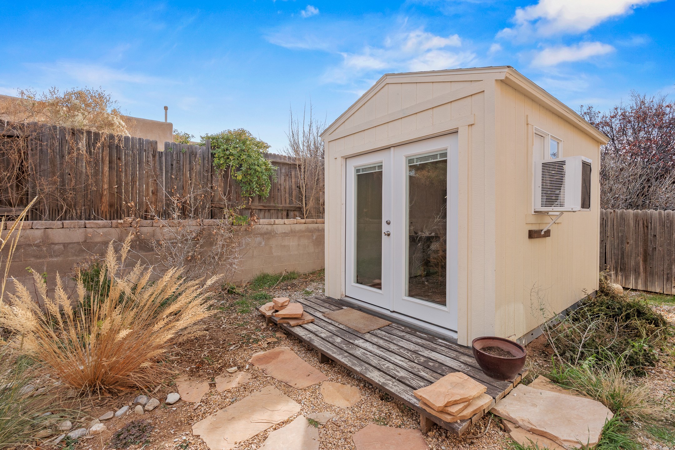 6927 Golden Mesa