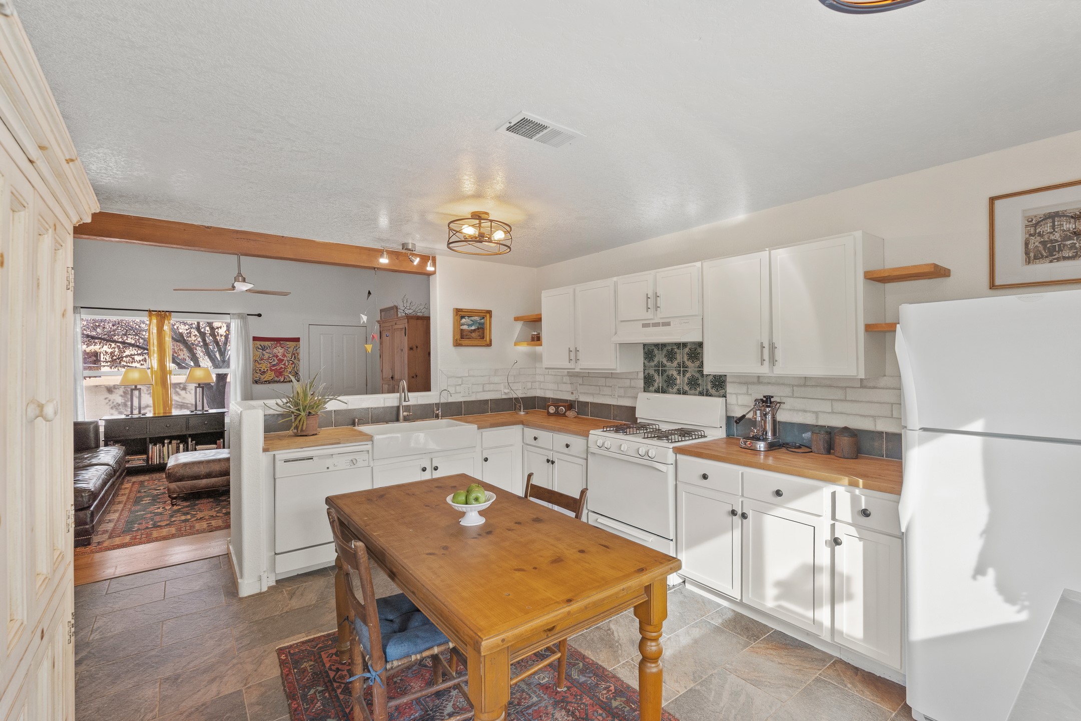 6927 Golden Mesa