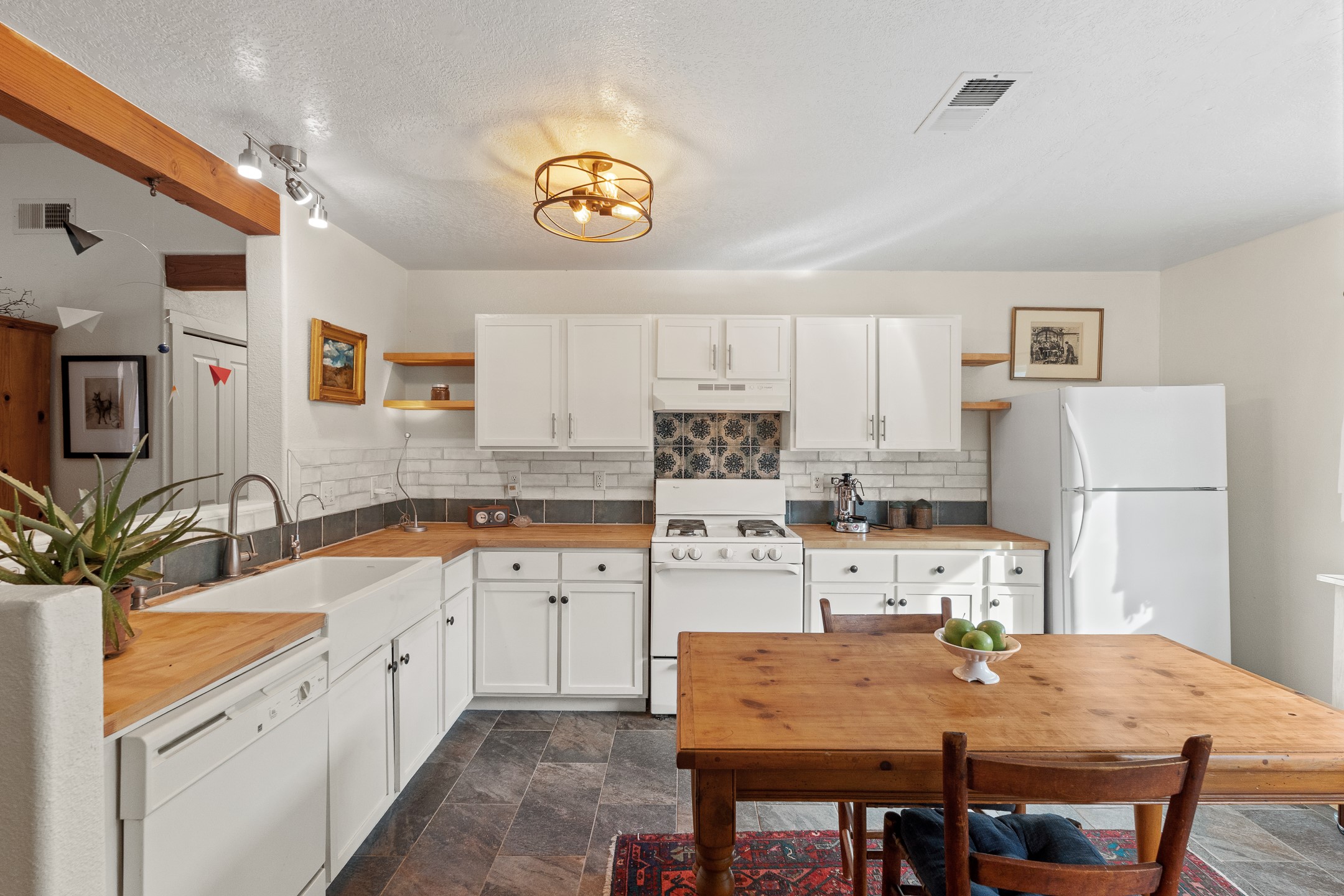 6927 Golden Mesa