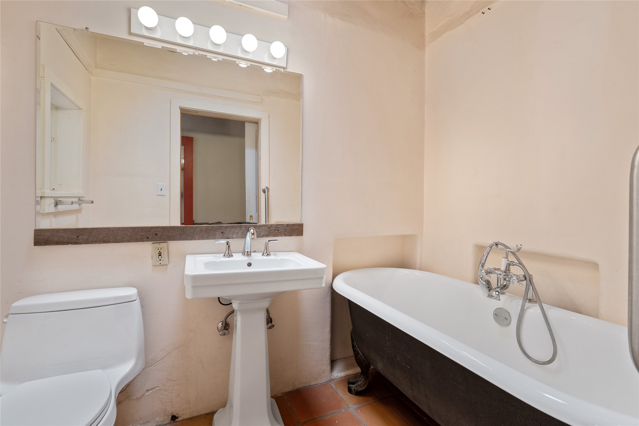 10 A&B Via La Puente A&B