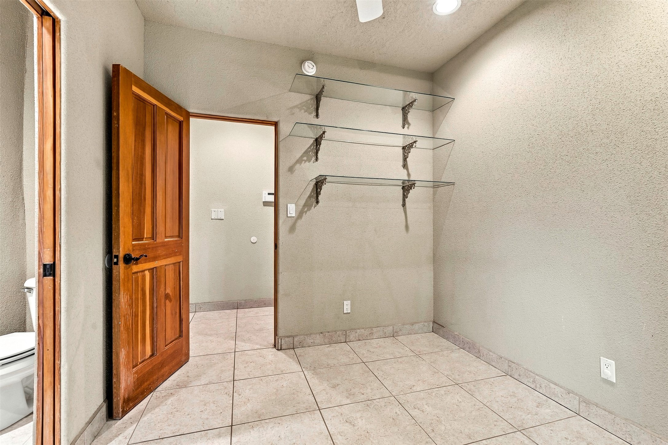 7 W Azulejo Court