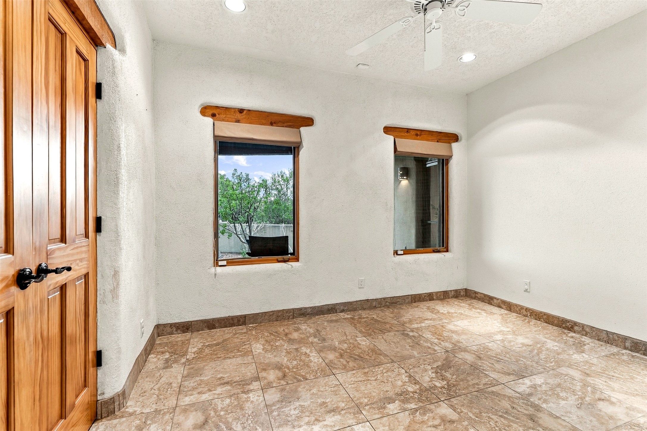 7 W Azulejo Court