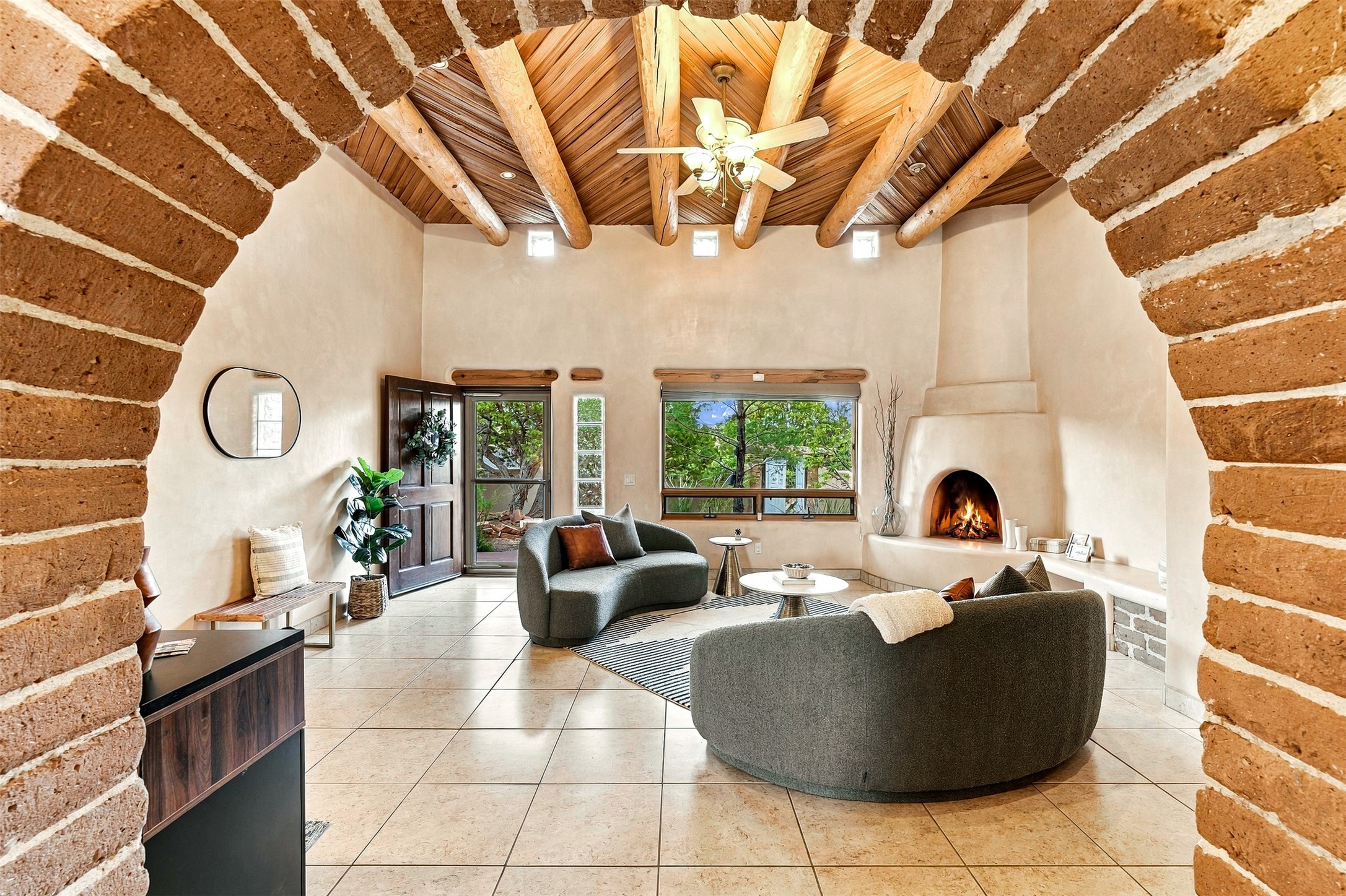 7 W Azulejo Court