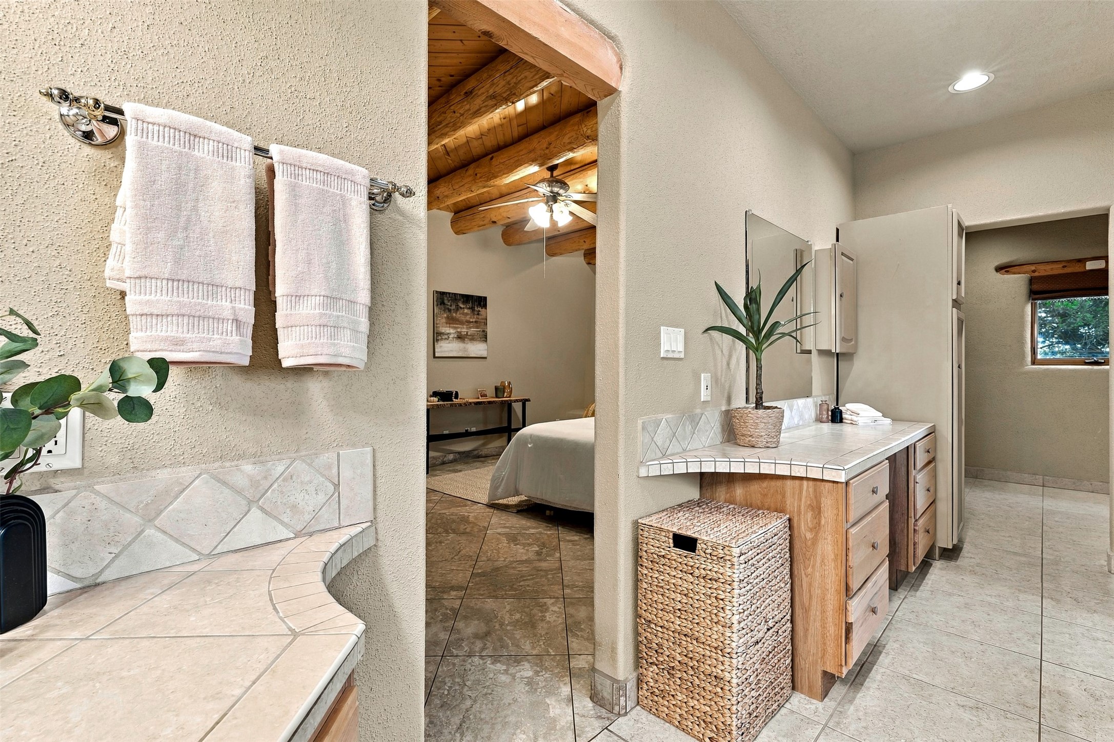 7 W Azulejo Court