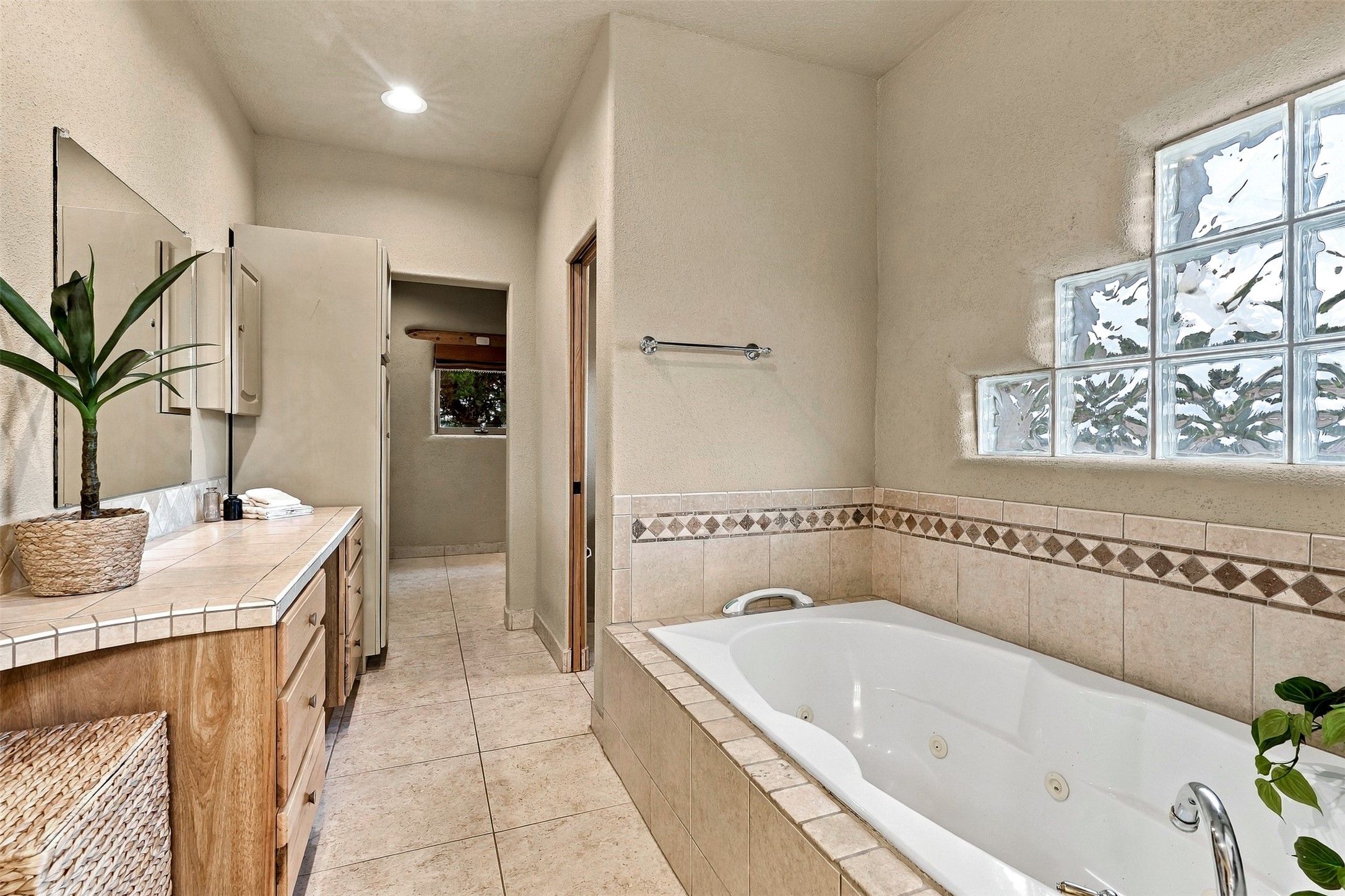 7 W Azulejo Court