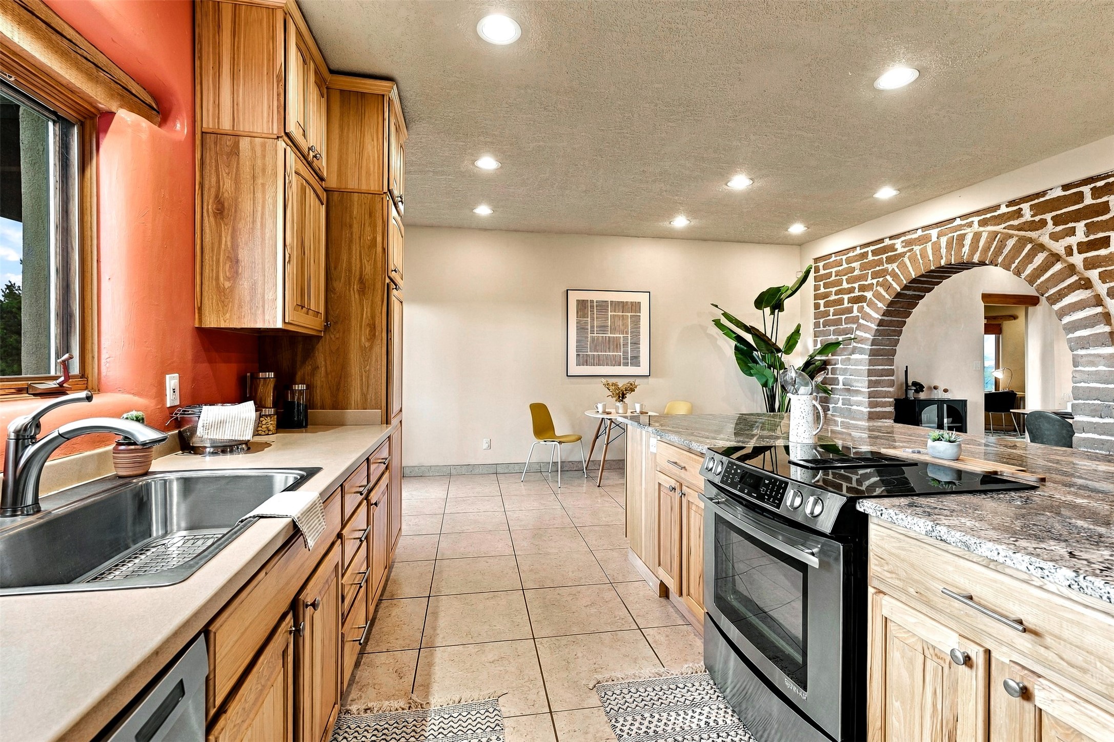 7 W Azulejo Court