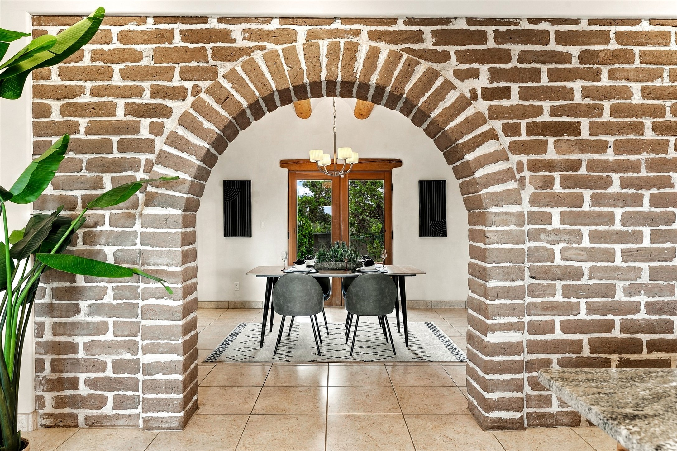 7 W Azulejo Court