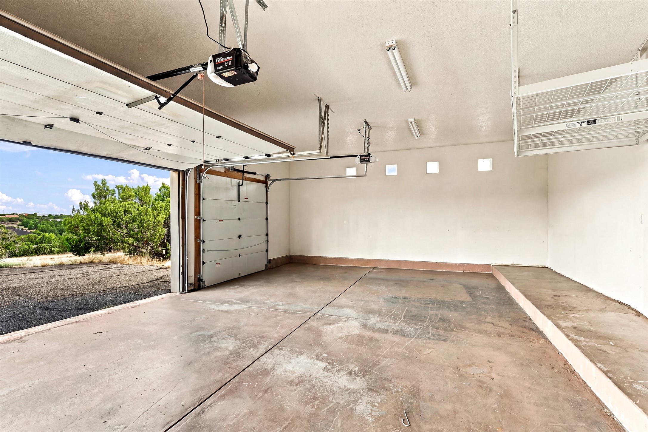 7 W Azulejo Court