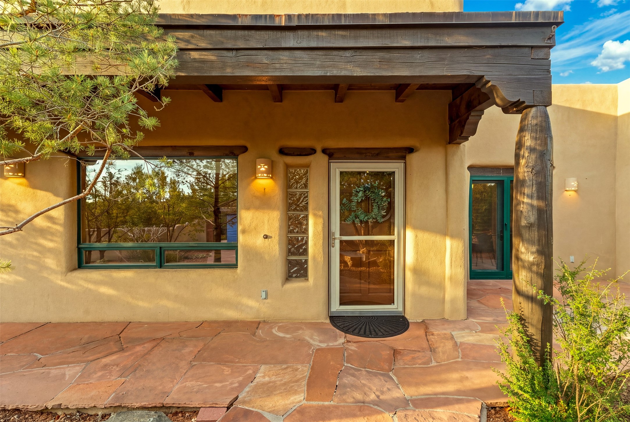 7 W Azulejo Court