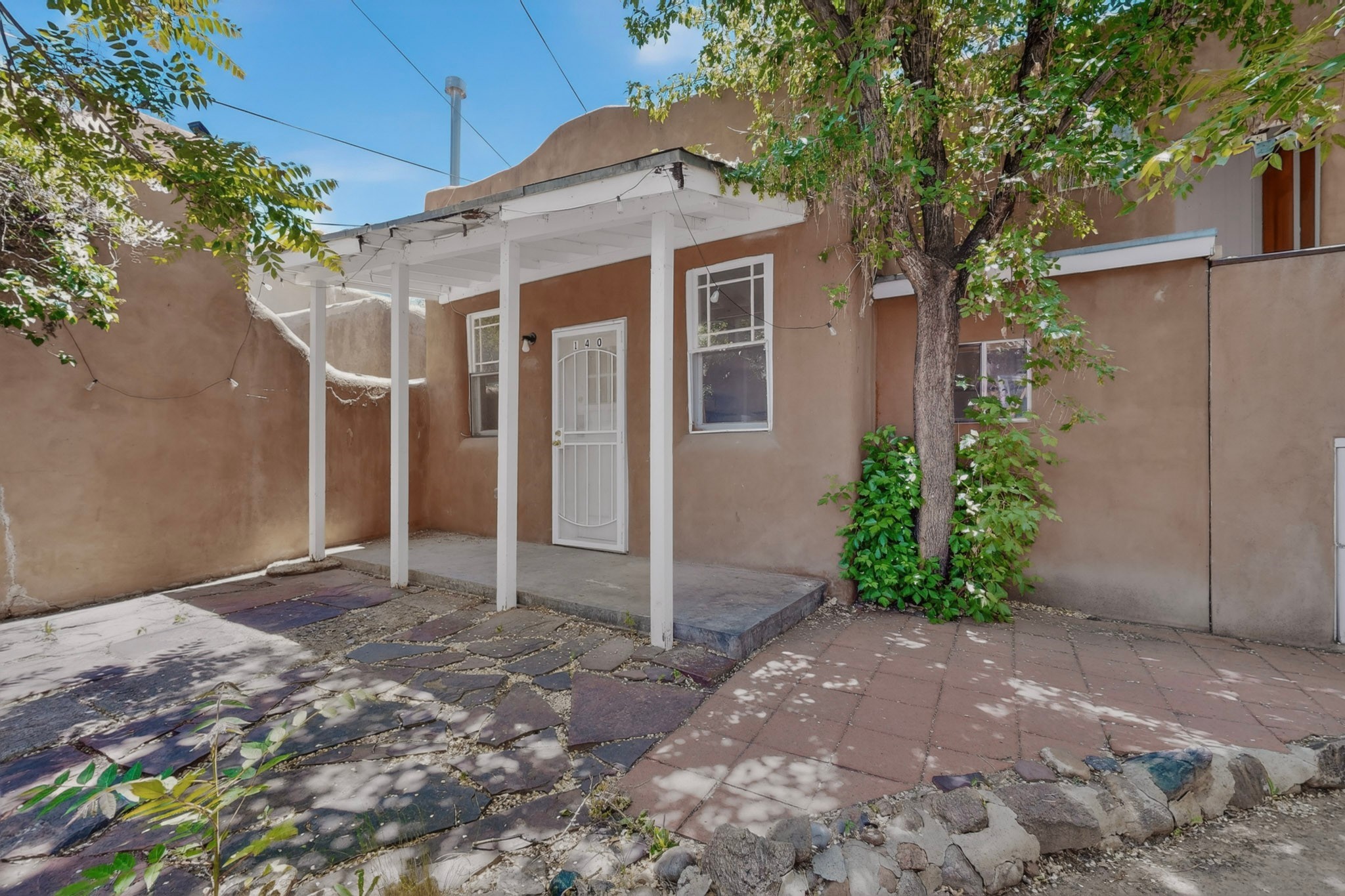 138 E Santa Fe Avenue