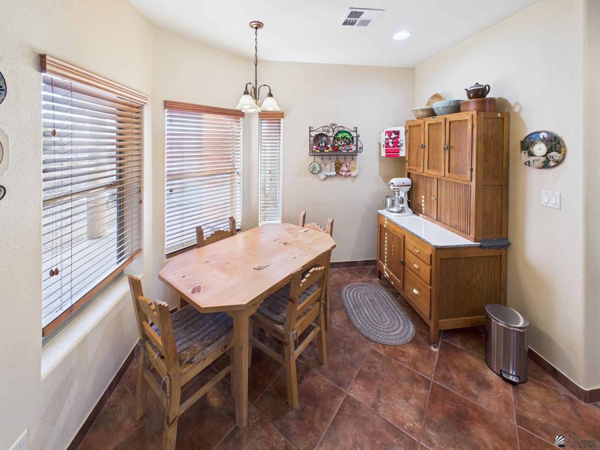 14340 E 49 Ln