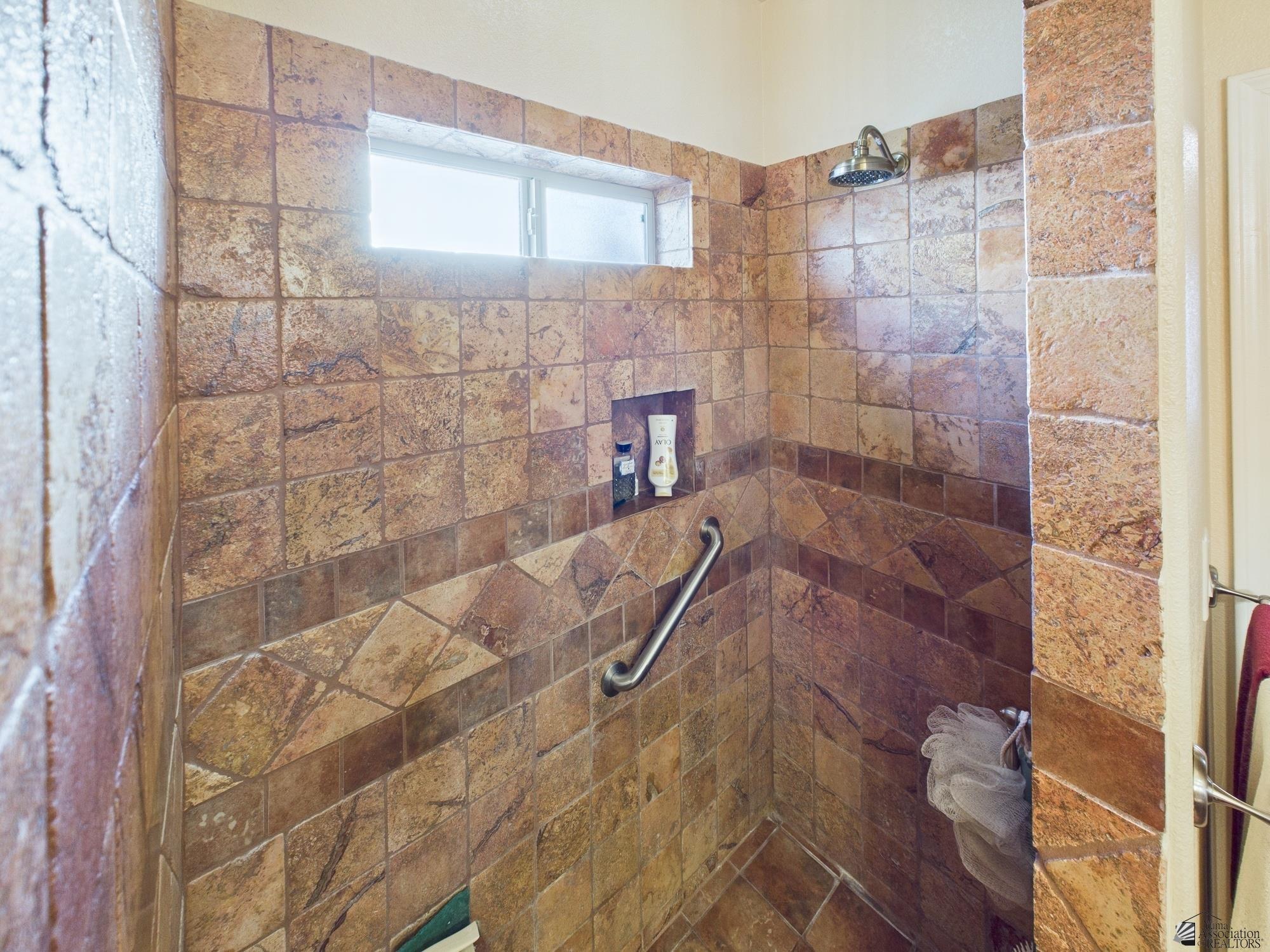 14340 E 49 Ln