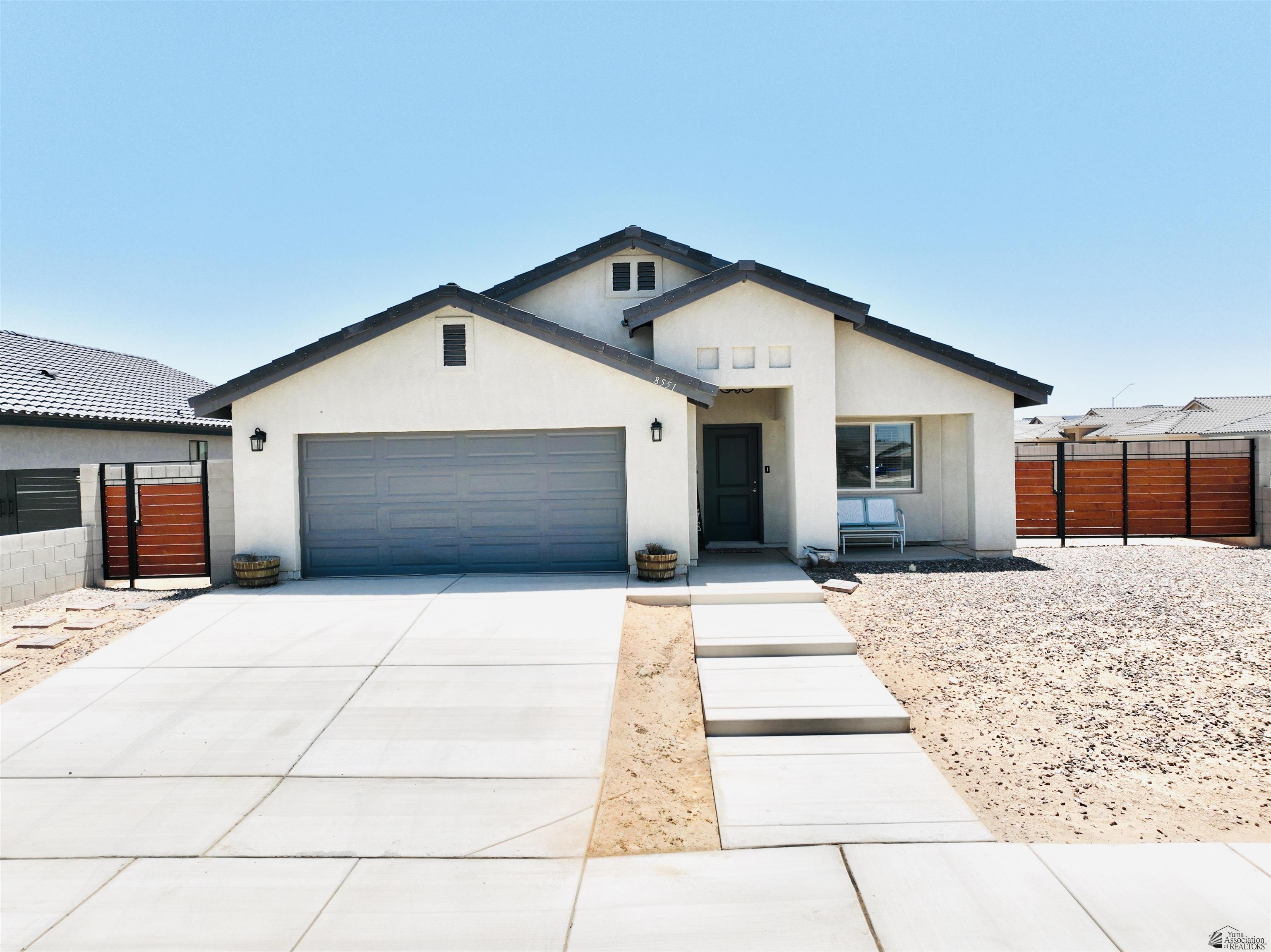 8551 E 41 St