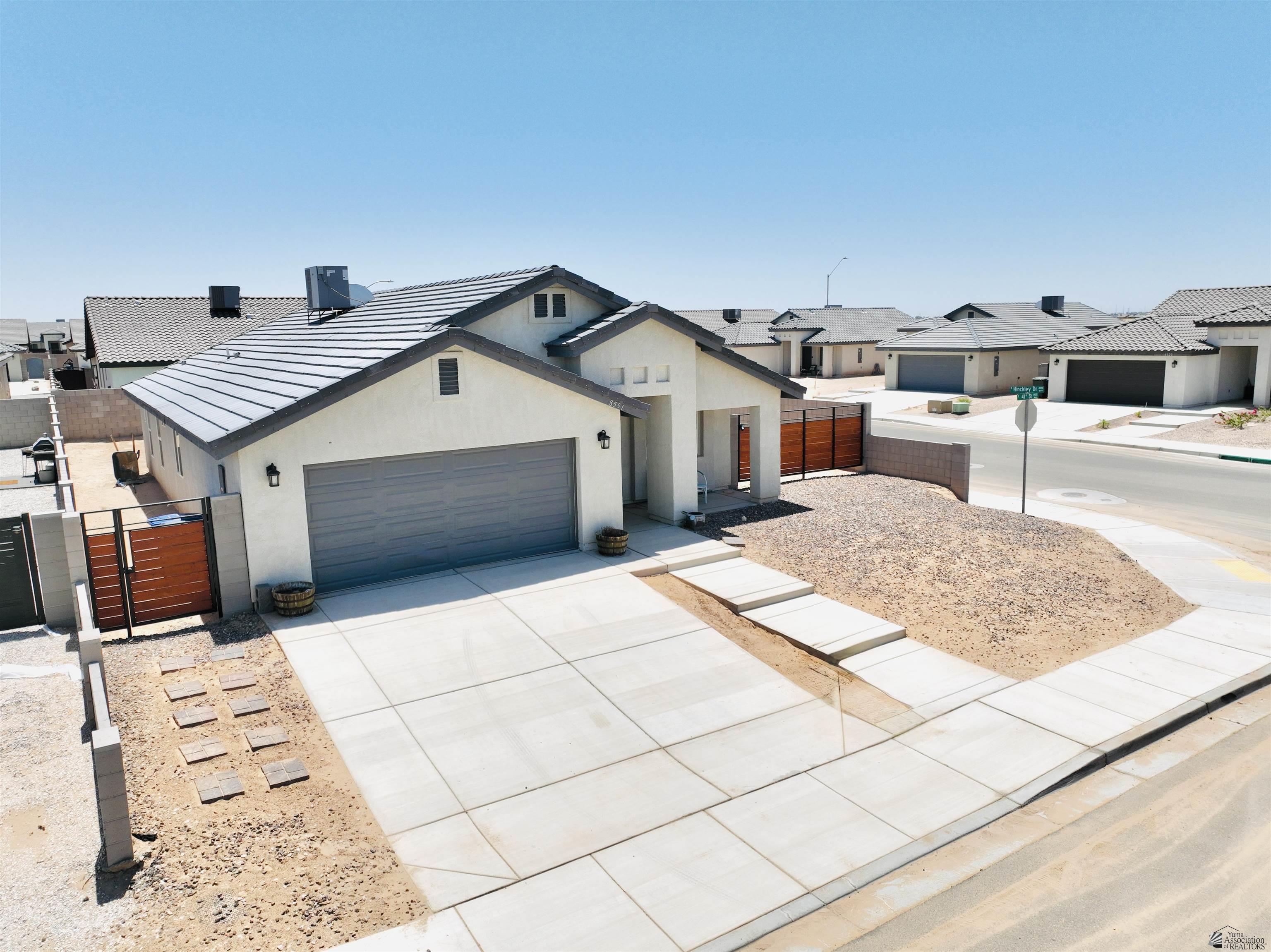 8551 E 41 St