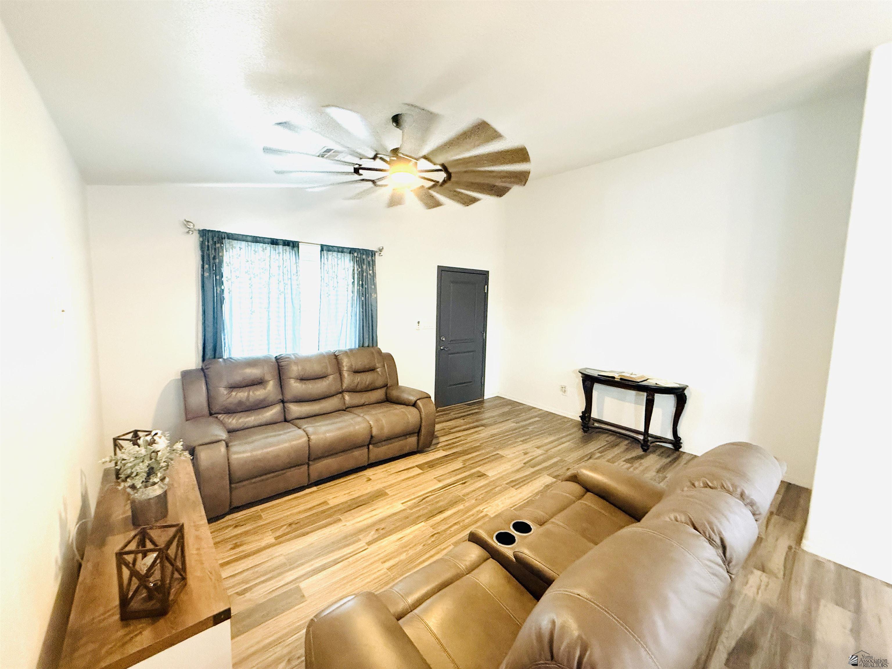 8551 E 41 St