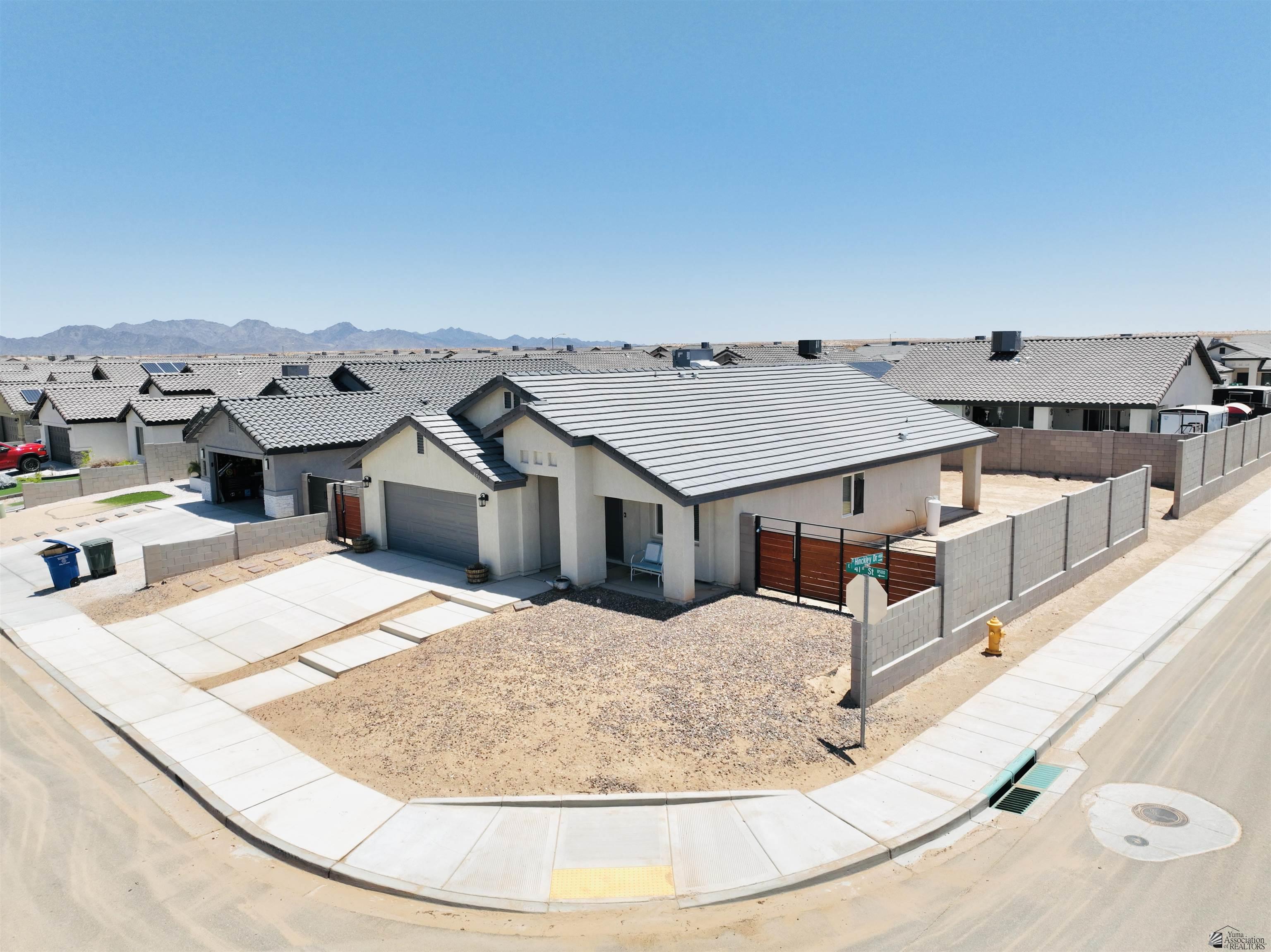 8551 E 41 St