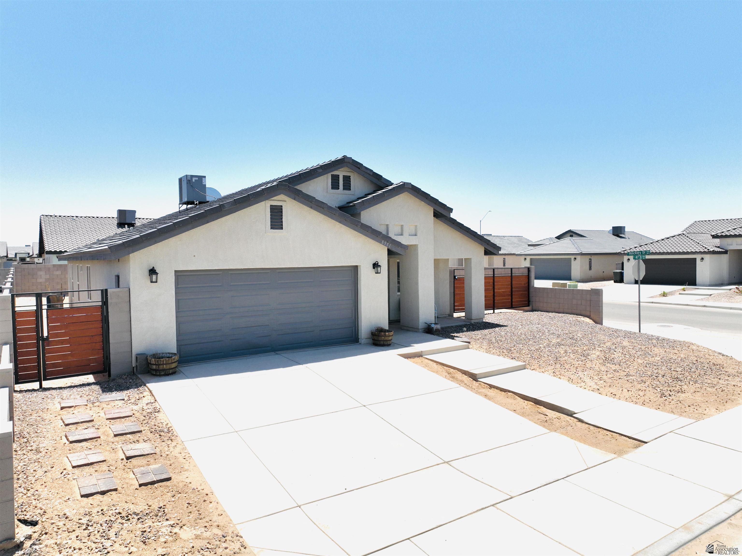 8551 E 41 St