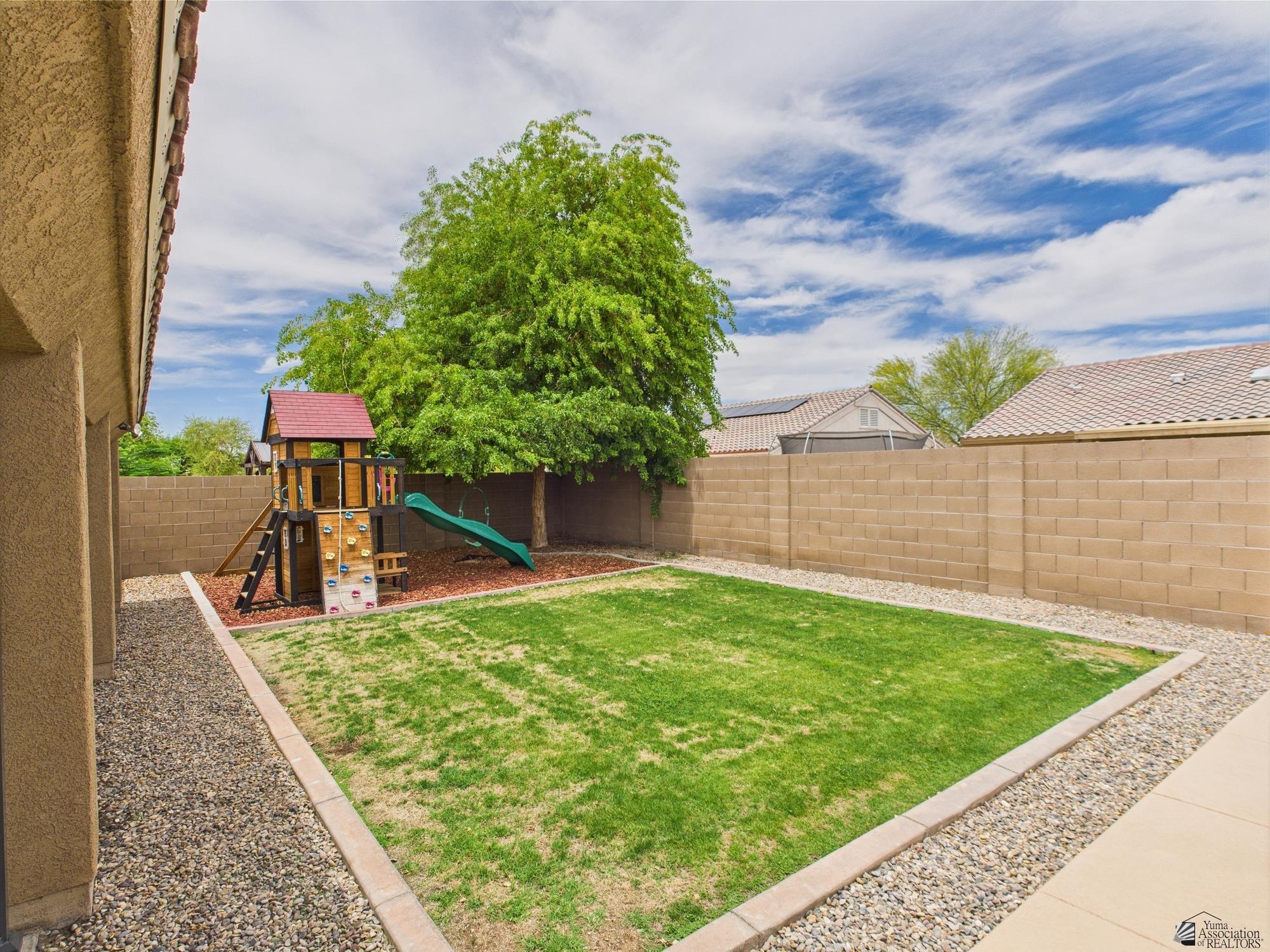 5936 E 39 St