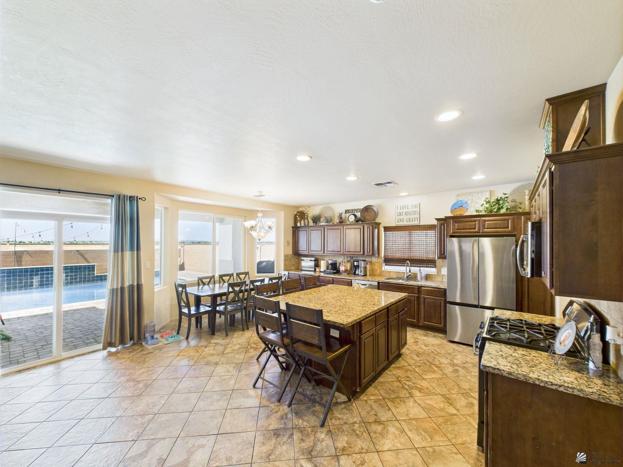 3774 W 36 St
