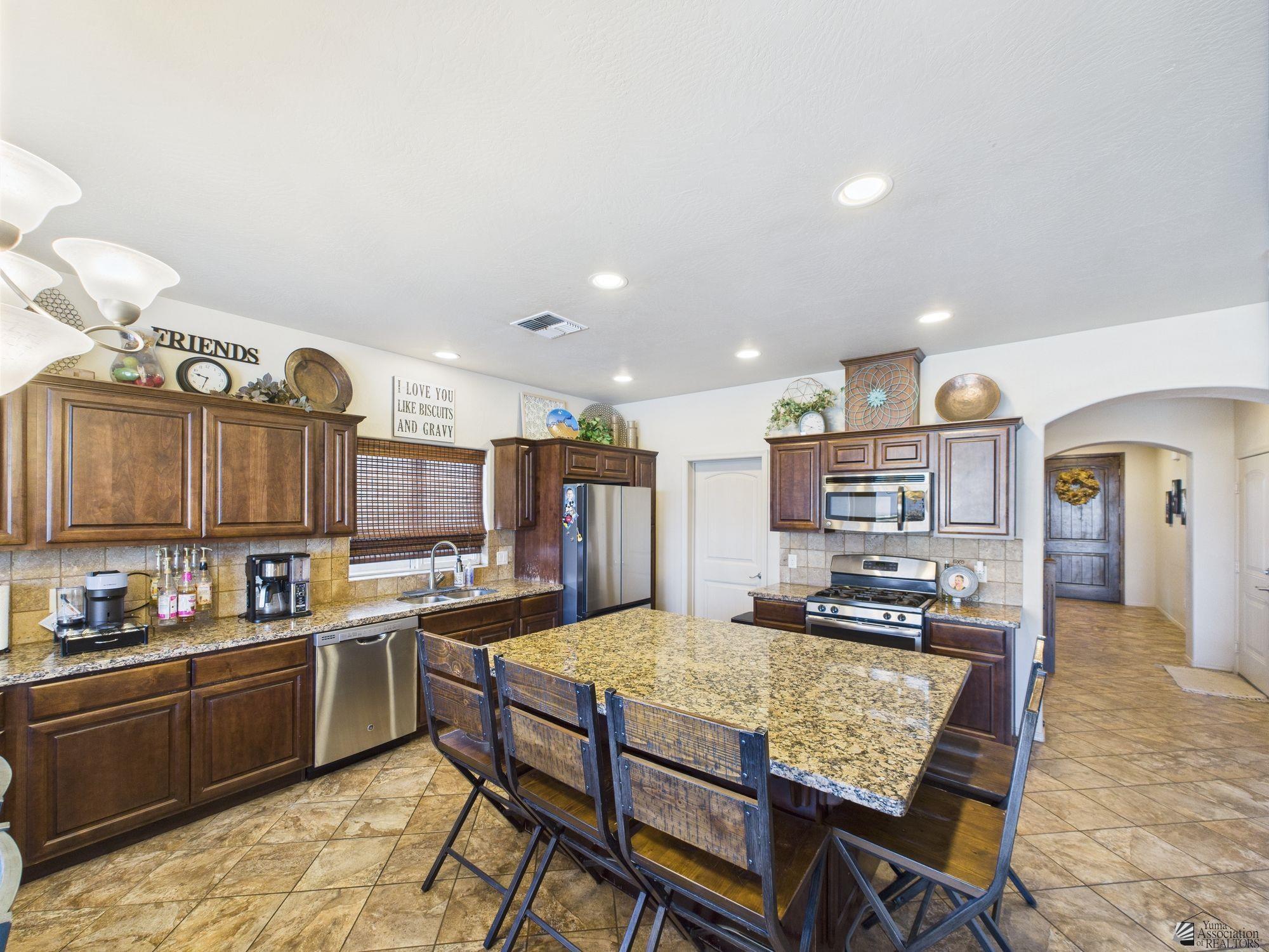3774 W 36 St