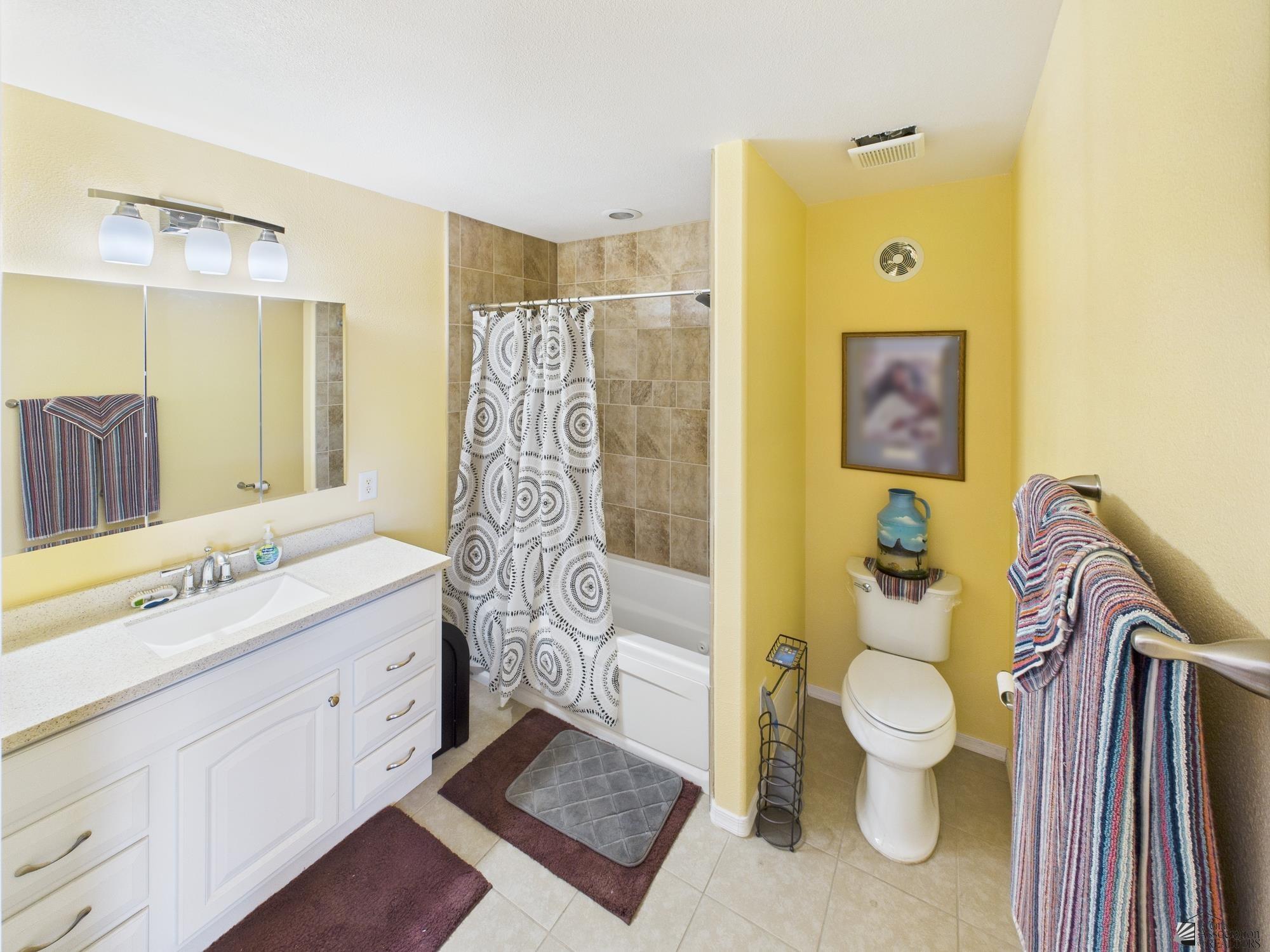 13822 E 53 Dr