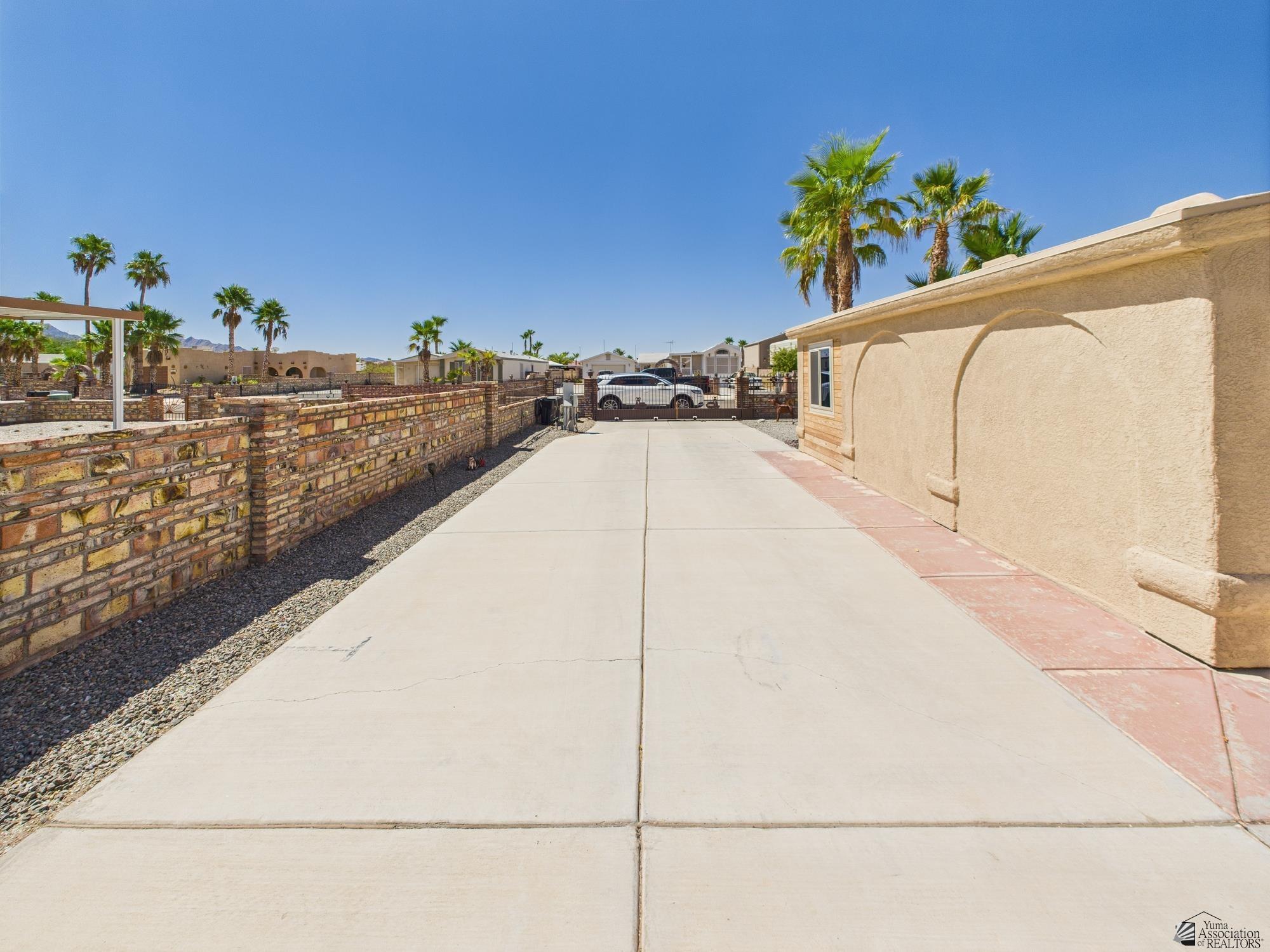 13822 E 53 Dr