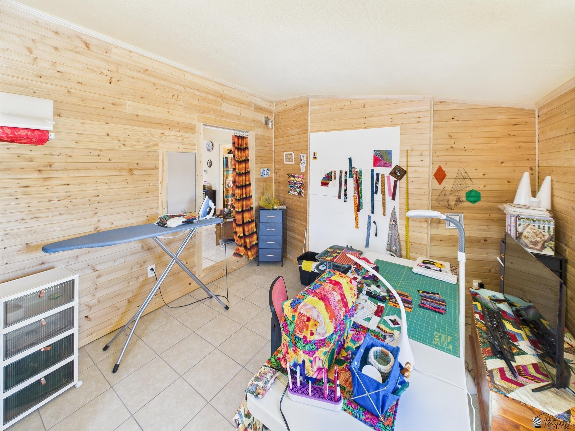 13822 E 53 Dr