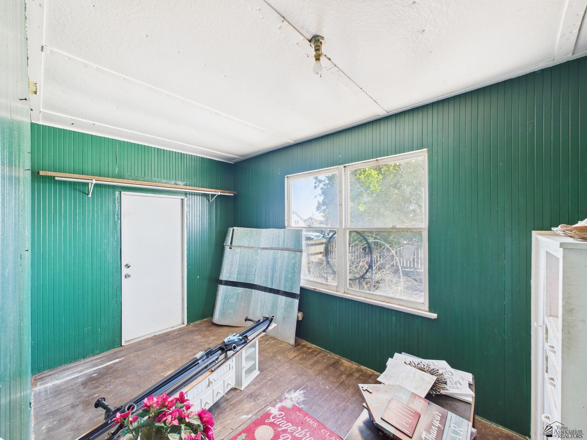 884 S 6 Ave