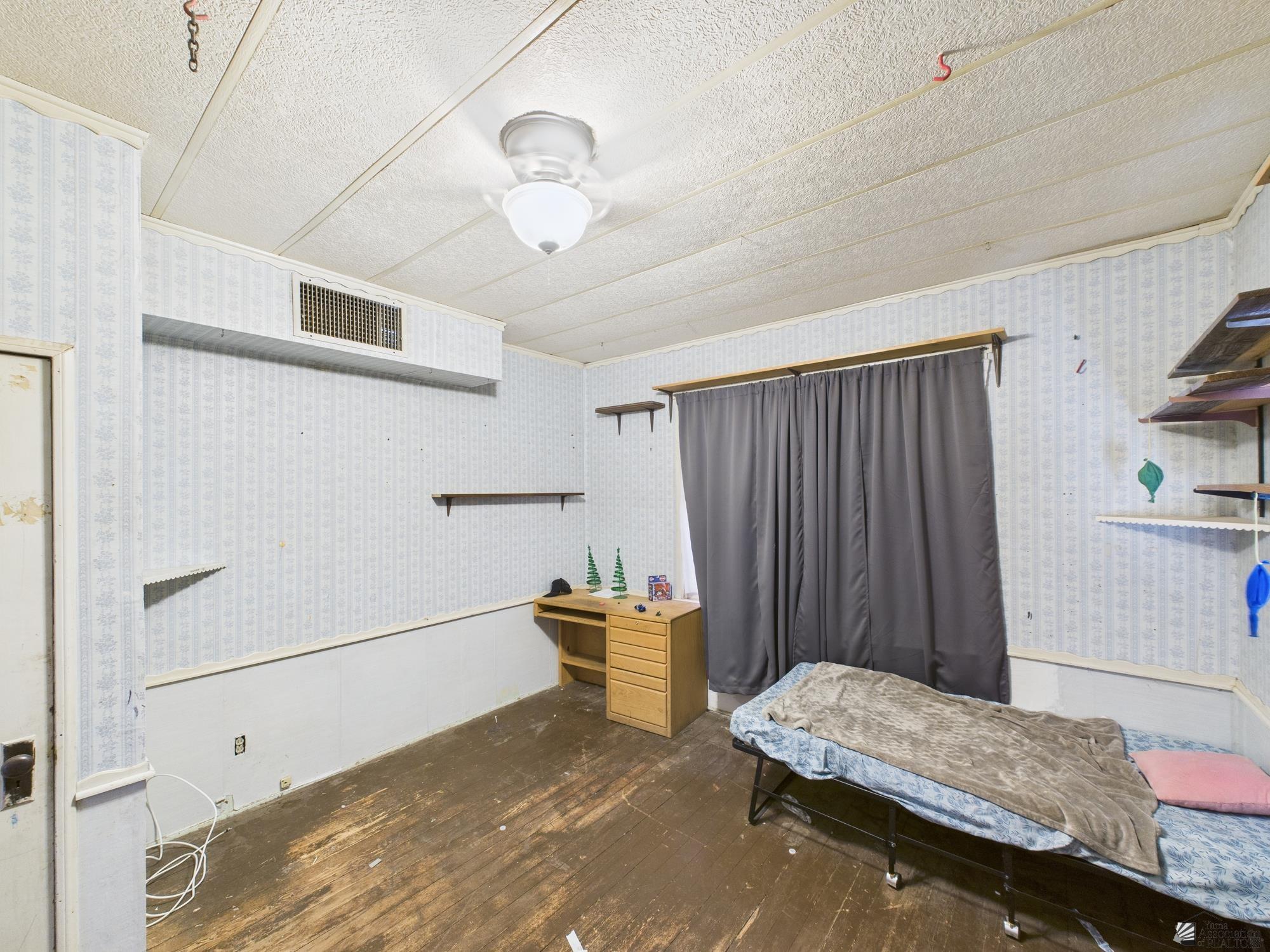 884 S 6 Ave