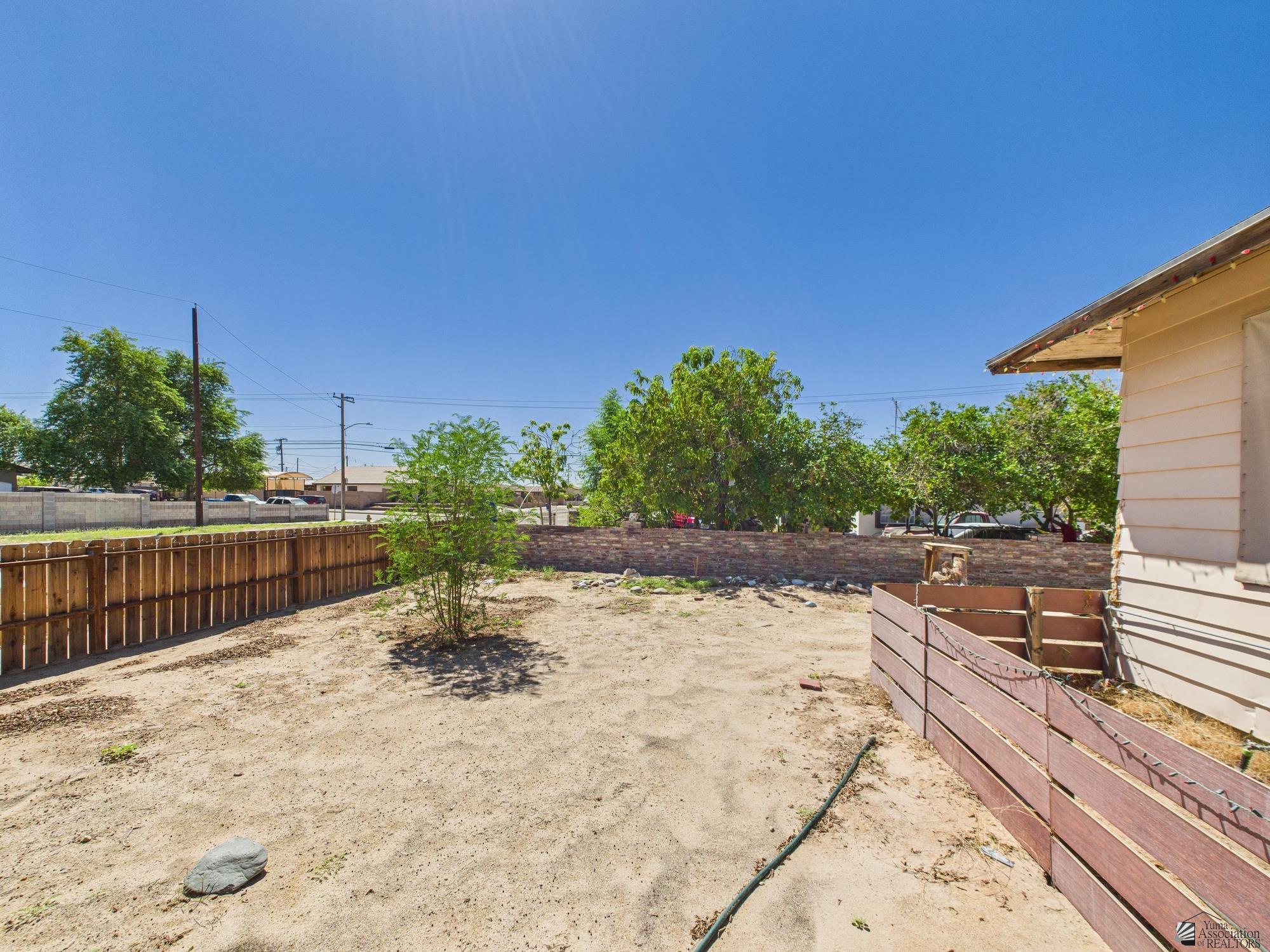 884 S 6 Ave