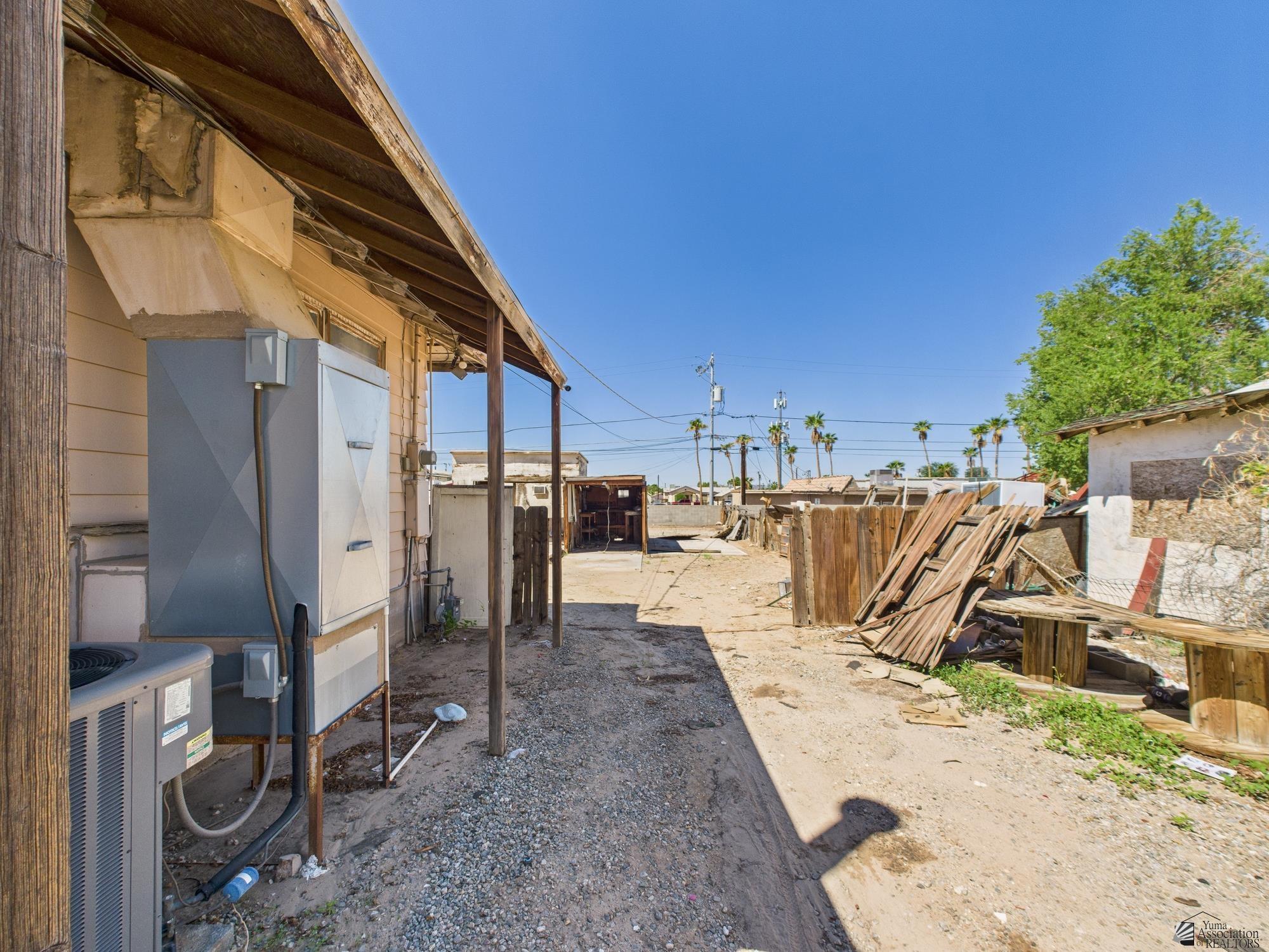884 S 6 Ave