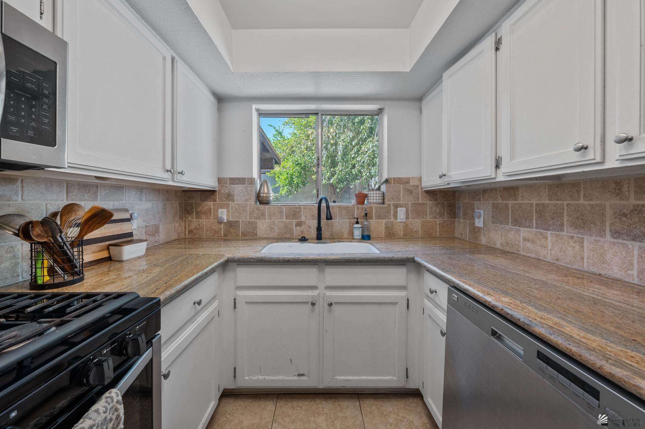1653 W 12 Ln